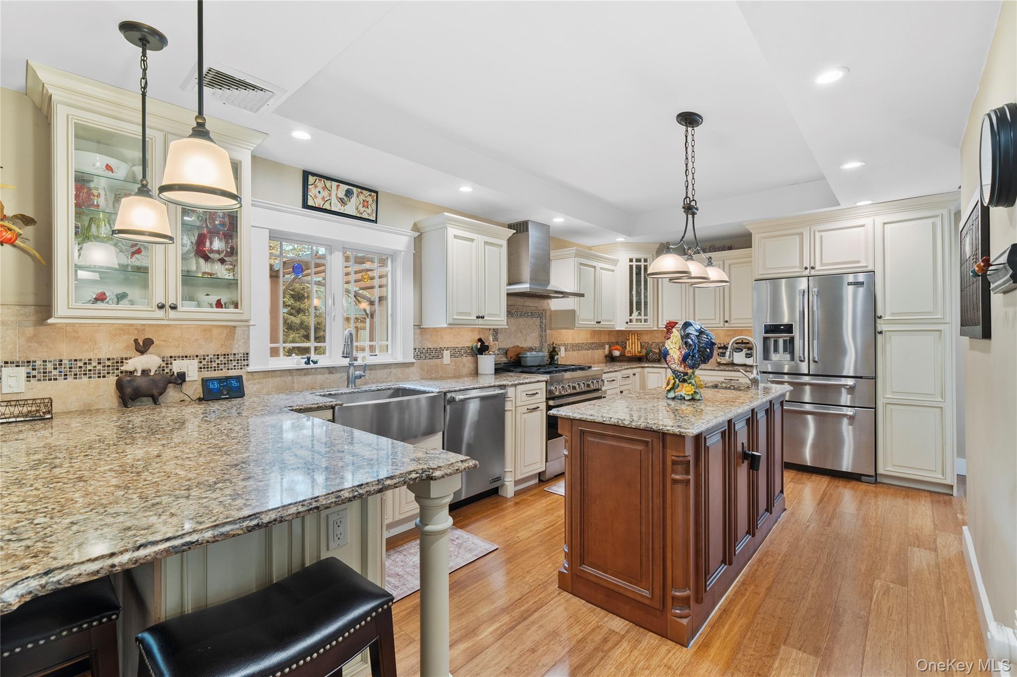 33 Robbins Avenue, Babylon, NY 11702