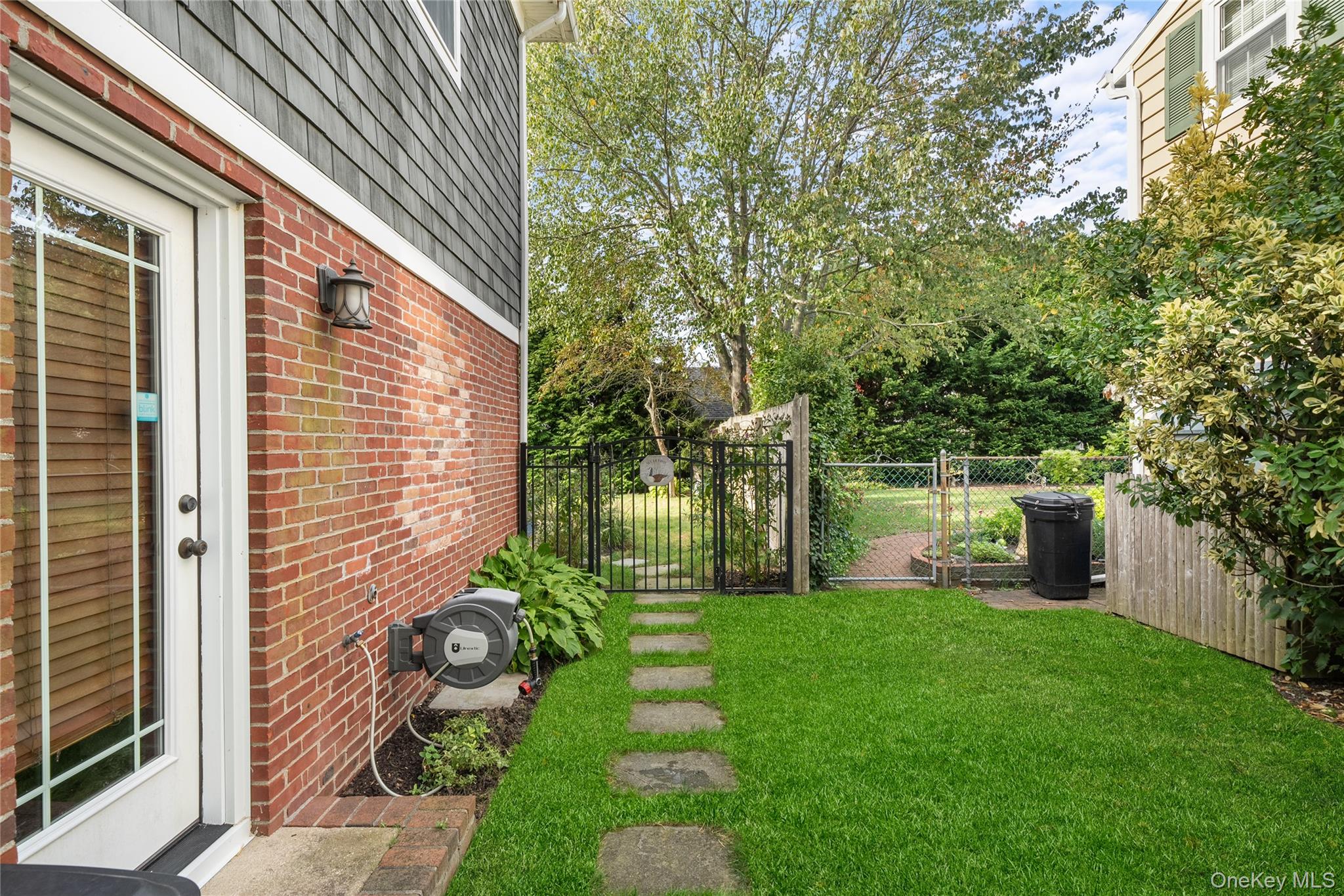 33 Robbins Avenue, Babylon, NY 11702