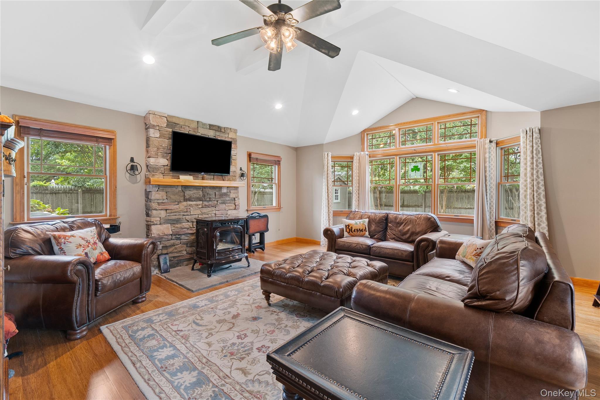 33 Robbins Avenue, Babylon, NY 11702