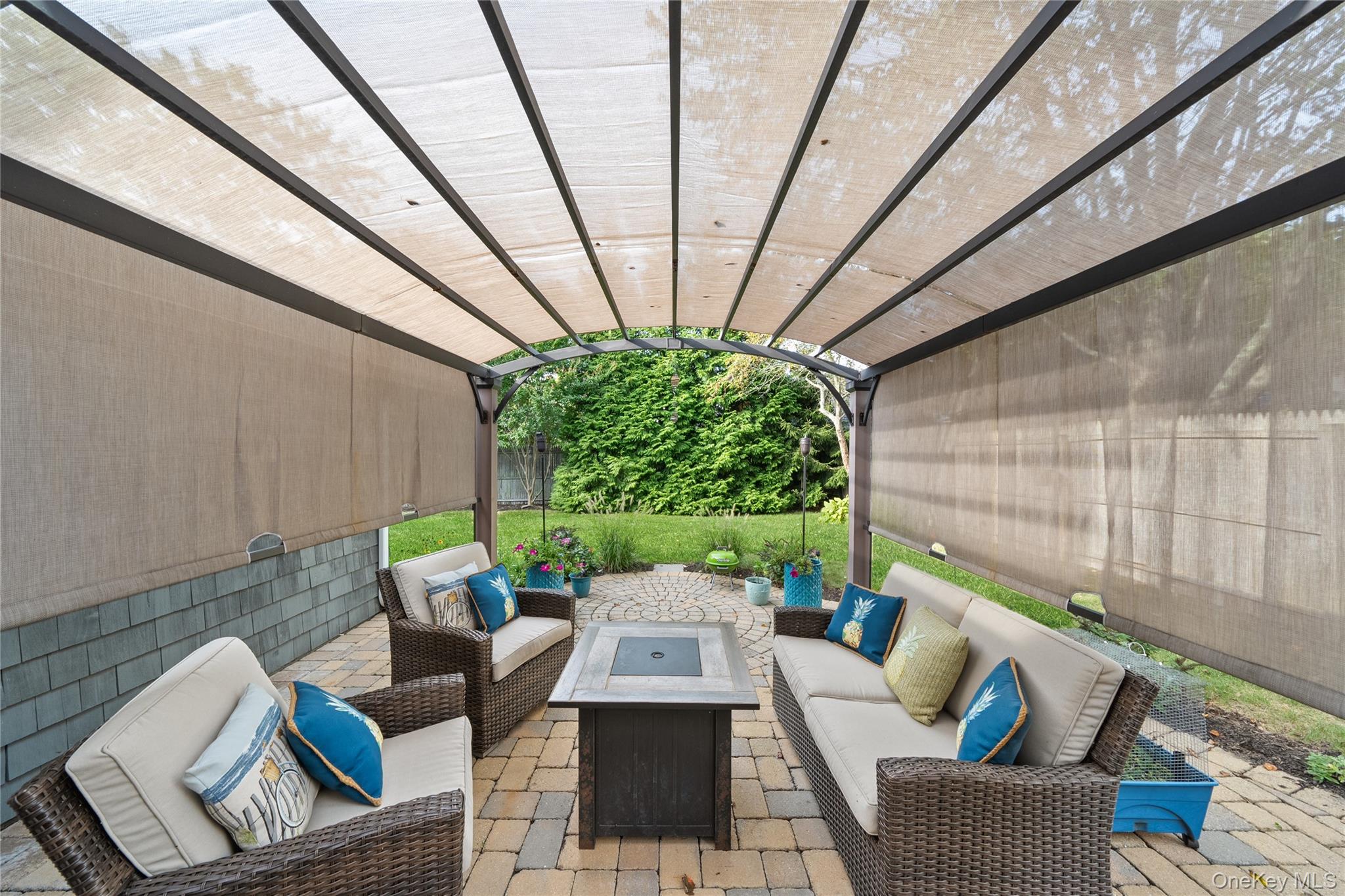 33 Robbins Avenue, Babylon, NY 11702