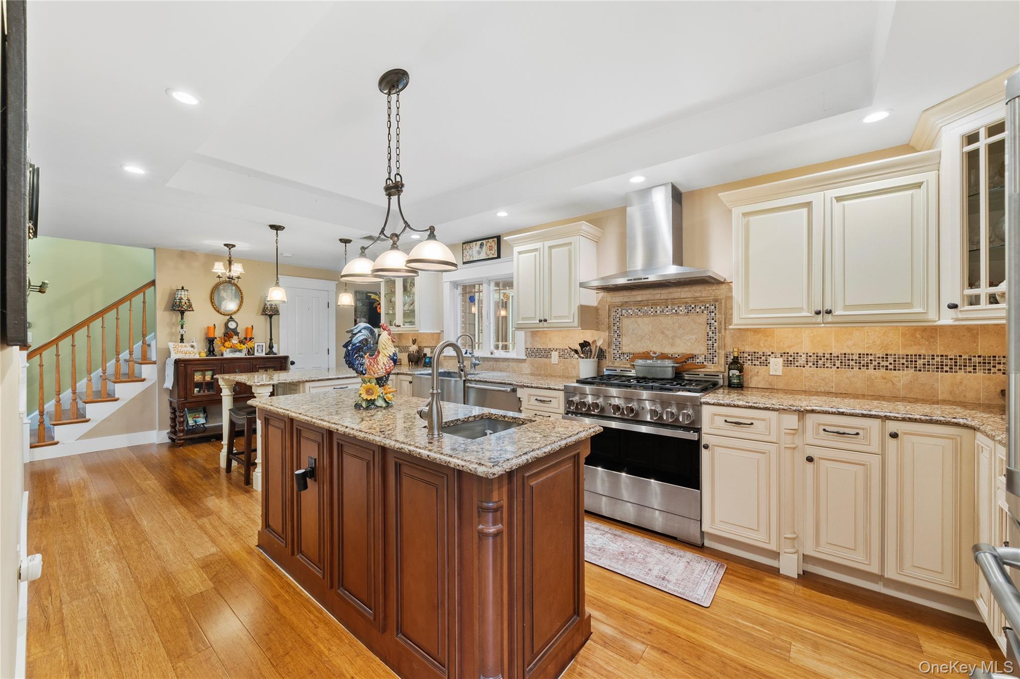 33 Robbins Avenue, Babylon, NY 11702