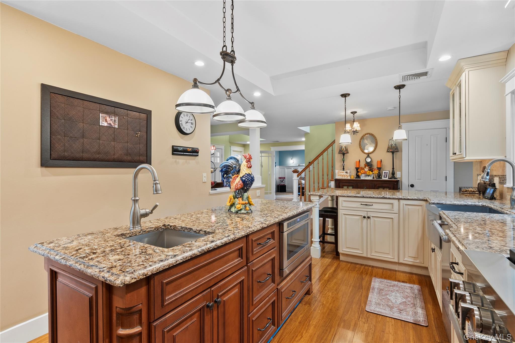 33 Robbins Avenue, Babylon, NY 11702