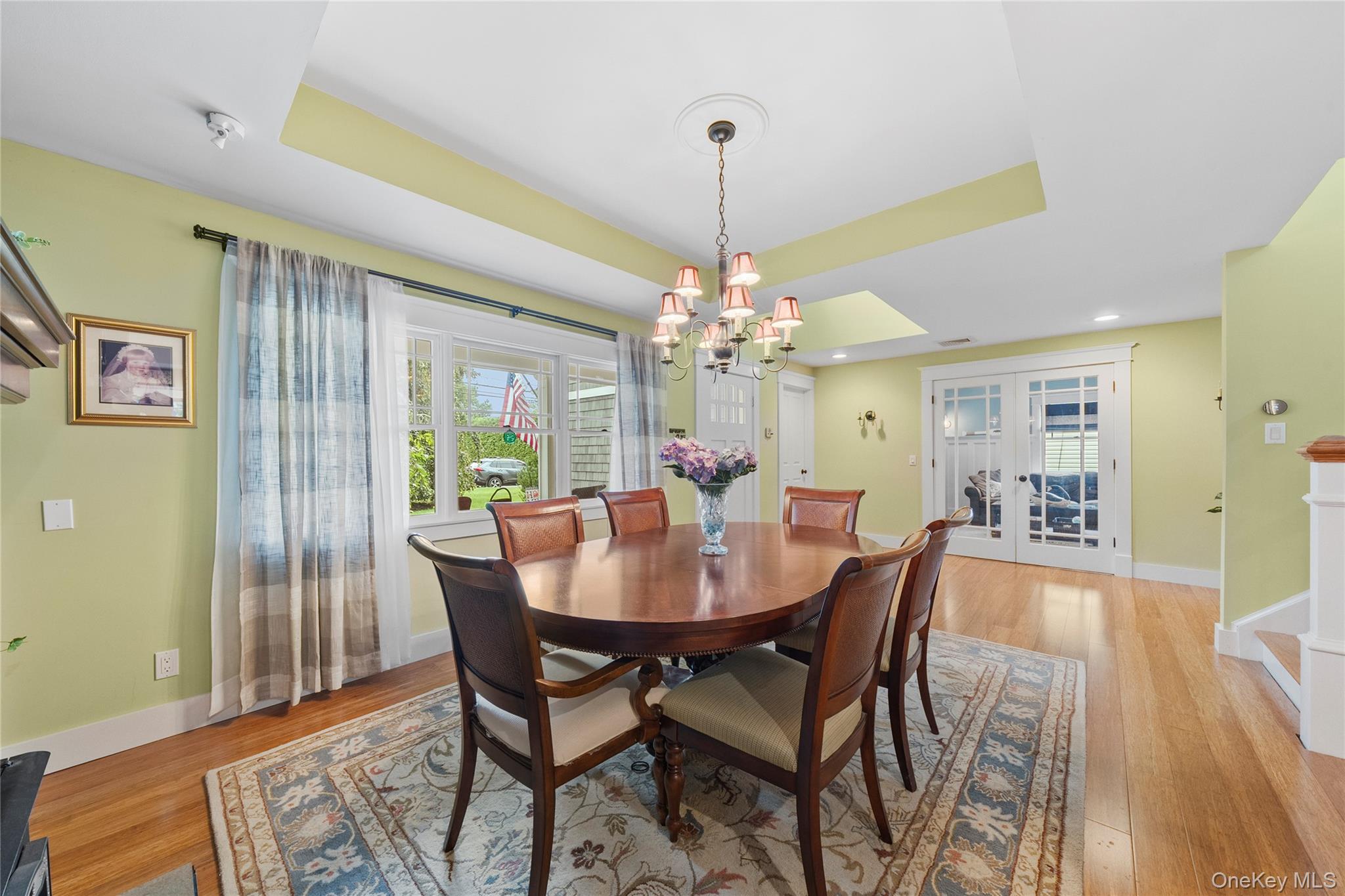 33 Robbins Avenue, Babylon, NY 11702