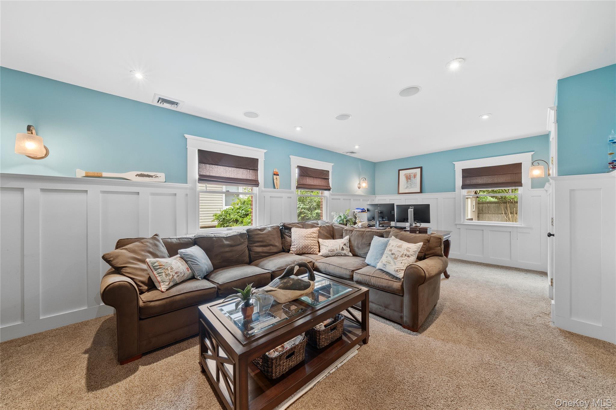 33 Robbins Avenue, Babylon, NY 11702