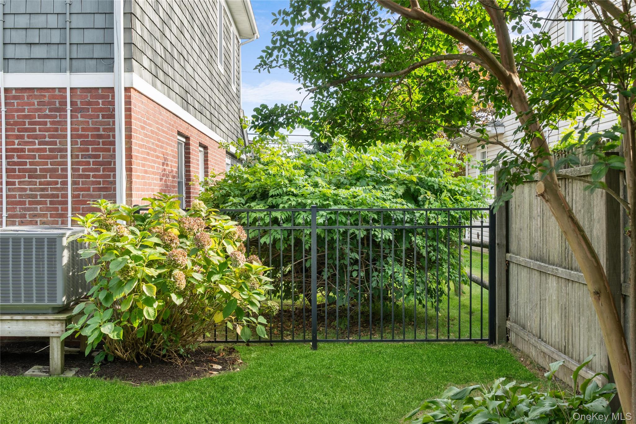 33 Robbins Avenue, Babylon, NY 11702