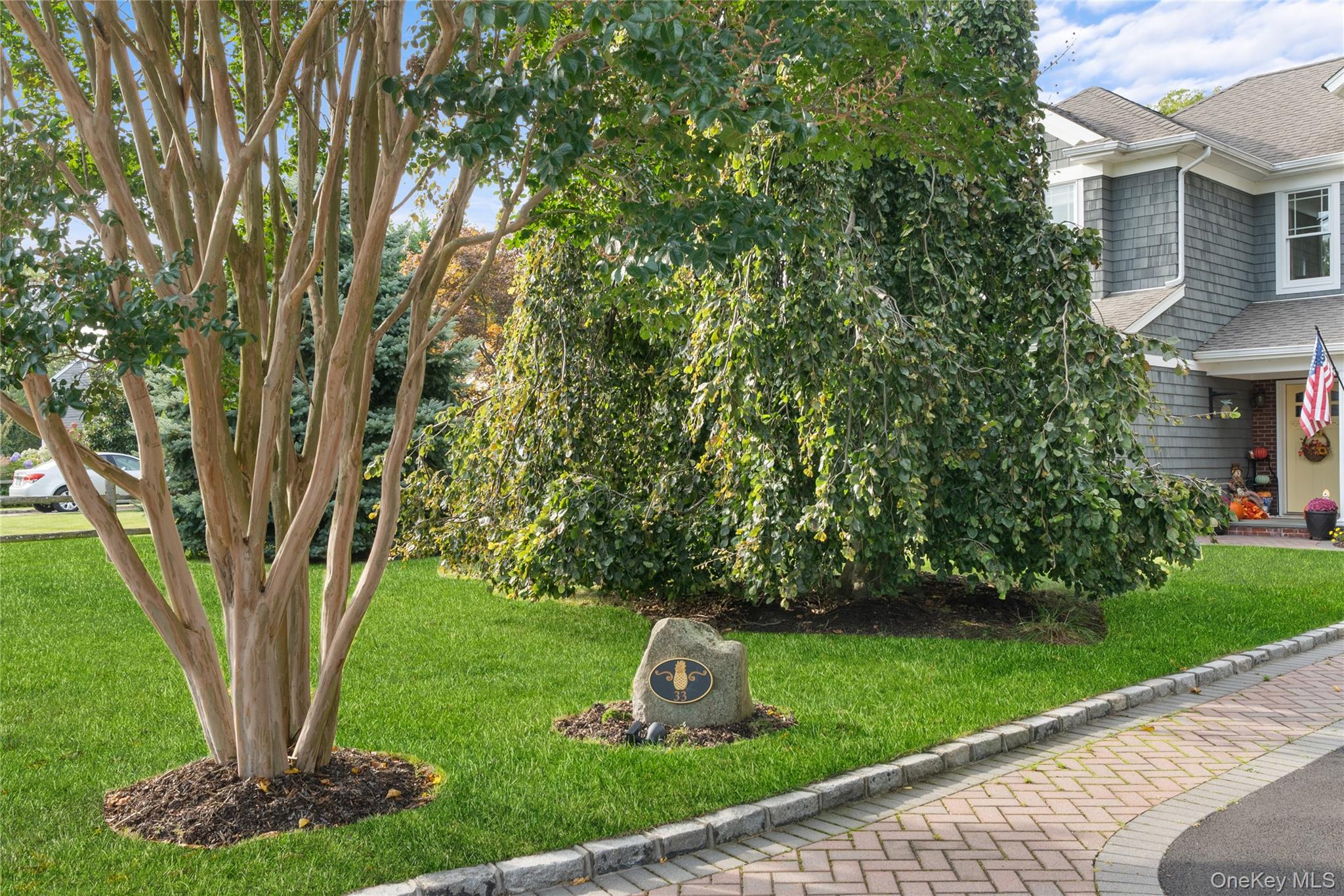 33 Robbins Avenue, Babylon, NY 11702