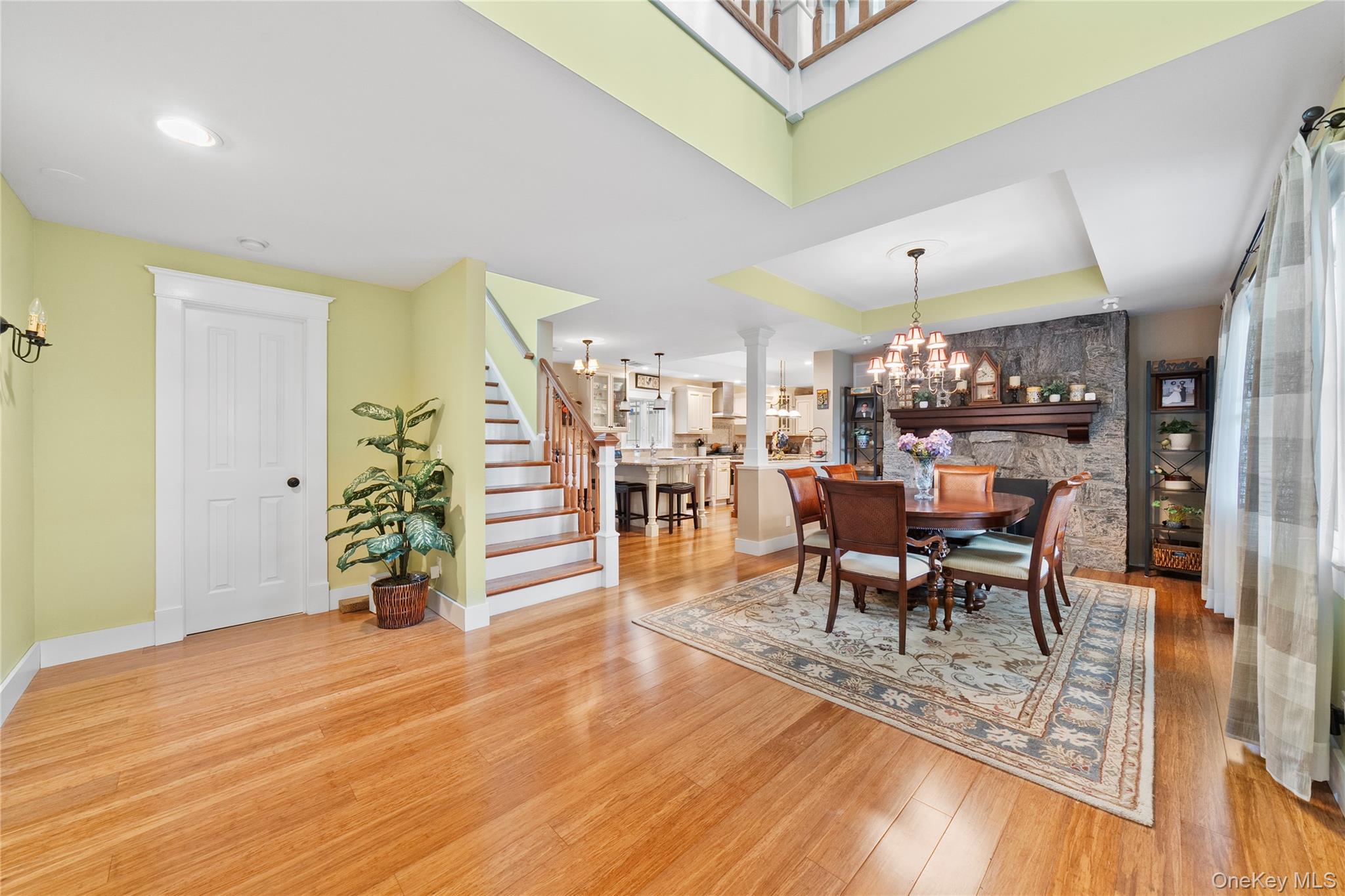 33 Robbins Avenue, Babylon, NY 11702