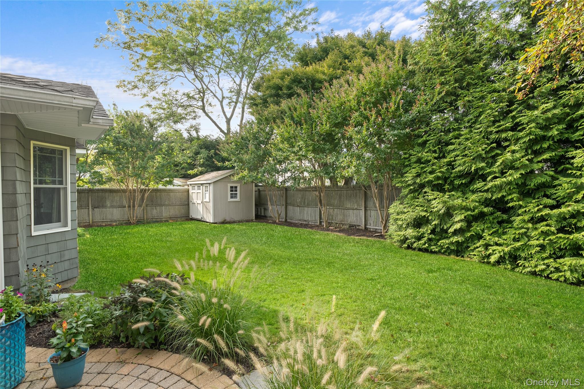 33 Robbins Avenue, Babylon, NY 11702