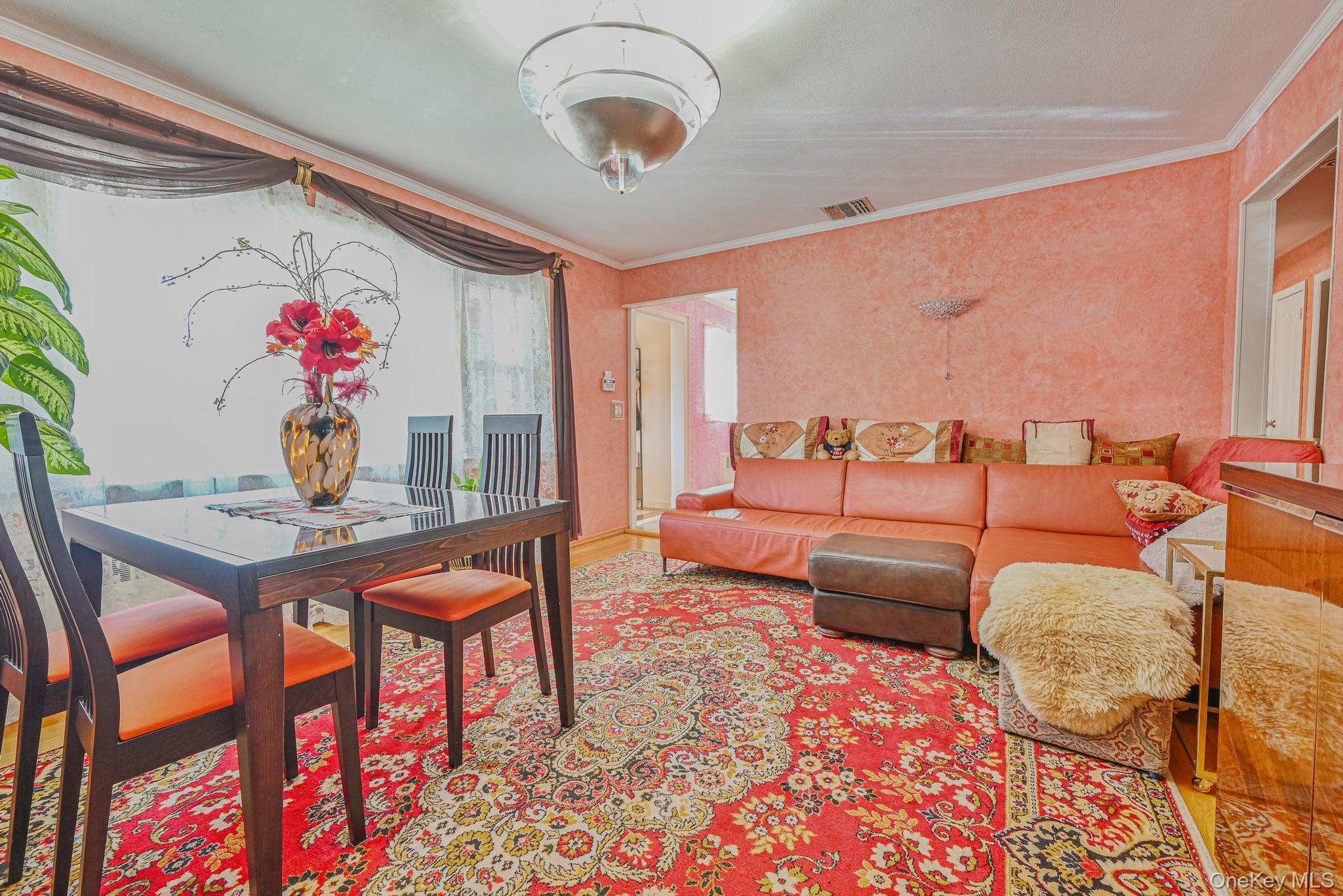 9 Evelyn Lane, Syosset, NY 11791