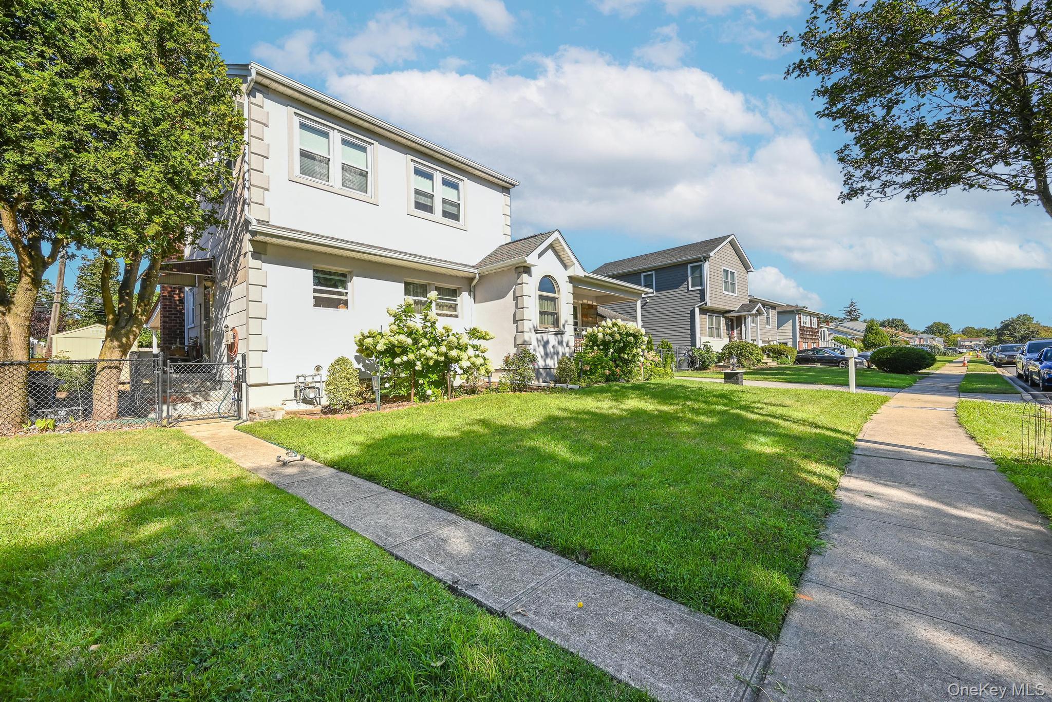 9 Evelyn Lane, Syosset, NY 11791