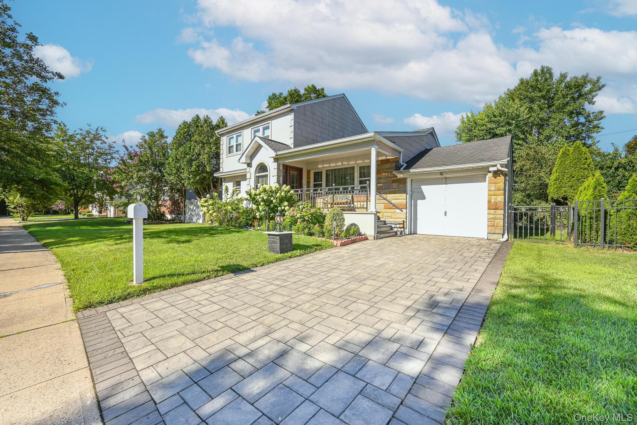 9 Evelyn Lane, Syosset, NY 11791