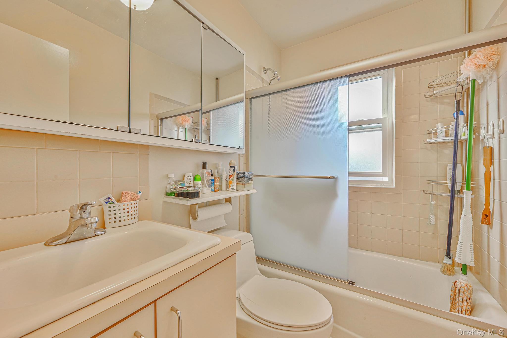 9 Evelyn Lane, Syosset, NY 11791