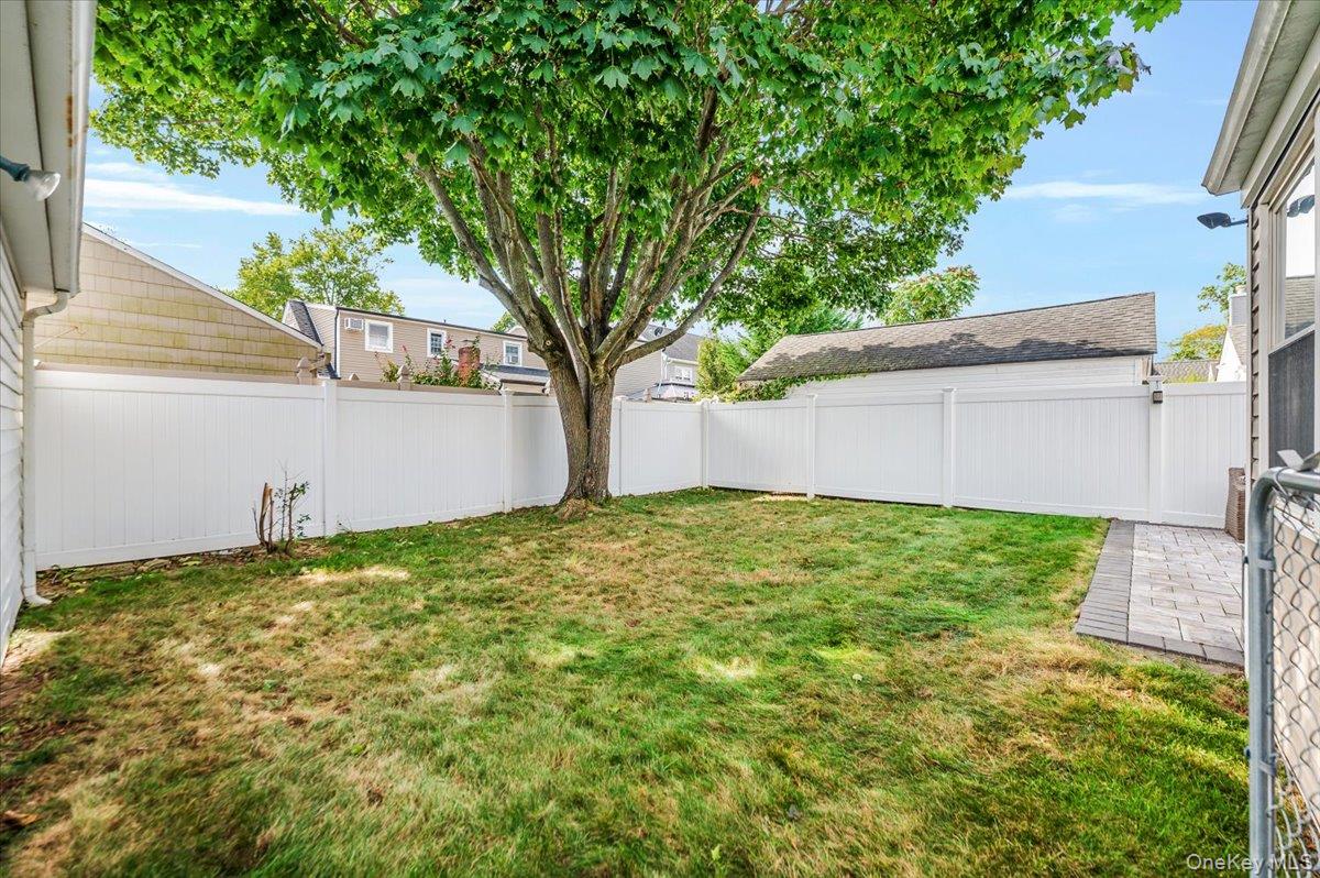 99 W Cortland Avenue, Oceanside, NY 11572