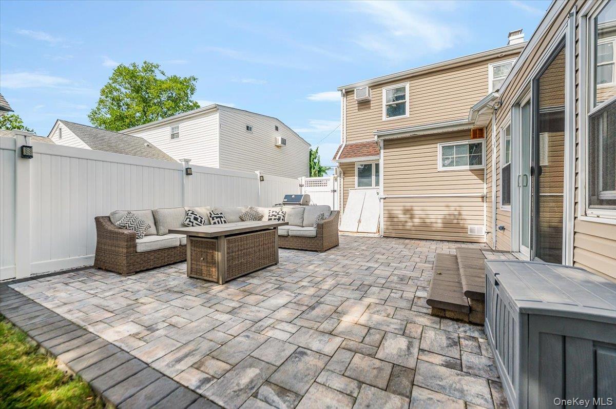 99 W Cortland Avenue, Oceanside, NY 11572