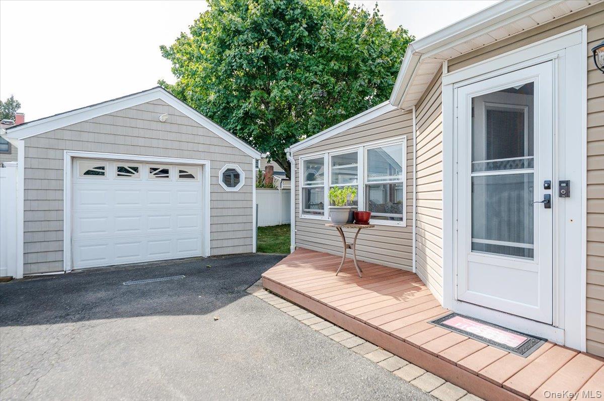 99 W Cortland Avenue, Oceanside, NY 11572