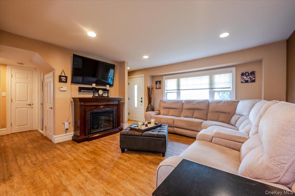 99 W Cortland Avenue, Oceanside, NY 11572