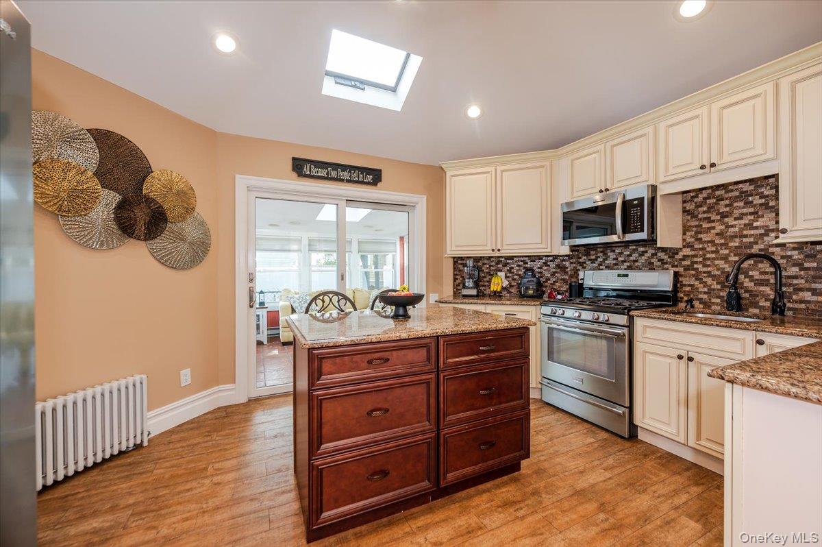 99 W Cortland Avenue, Oceanside, NY 11572