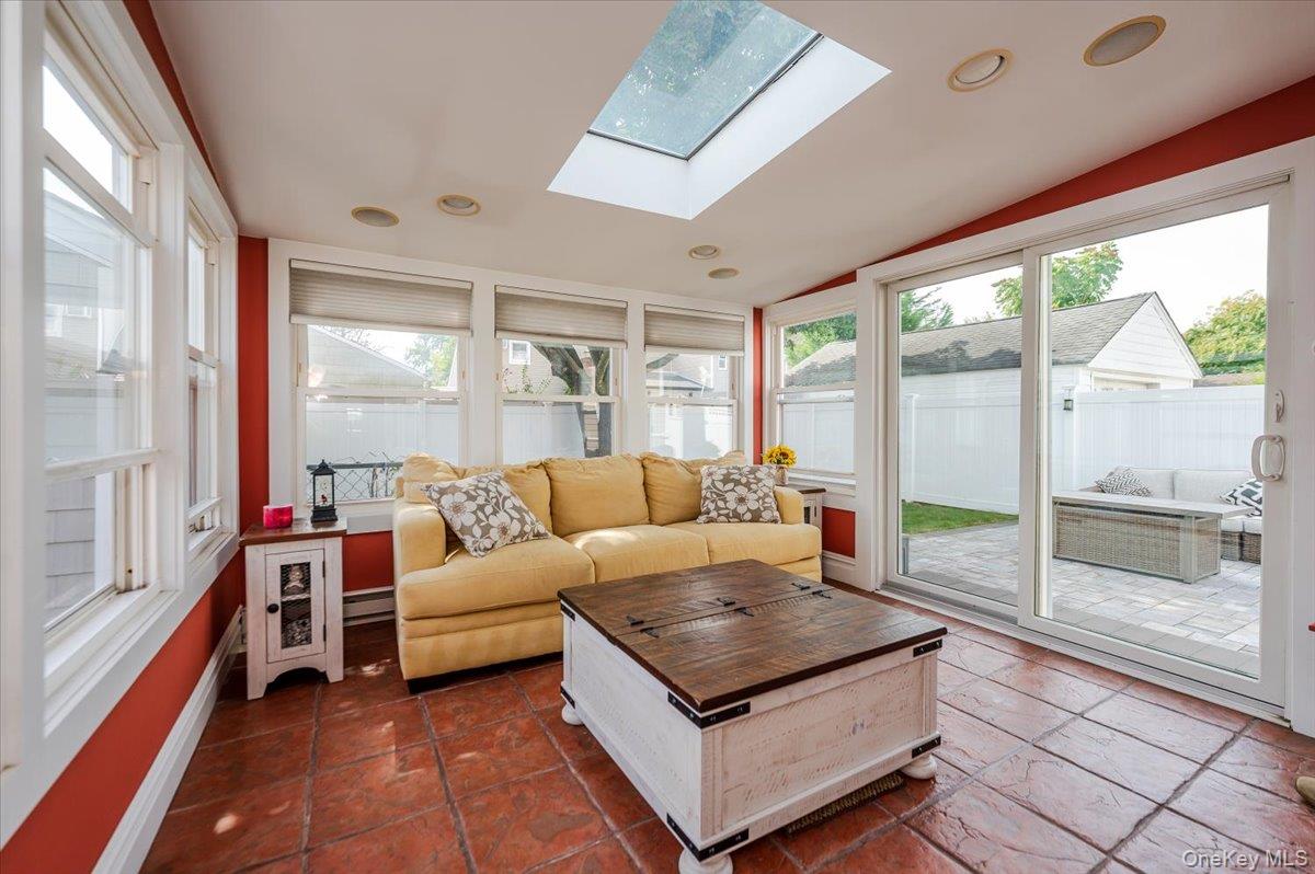 99 W Cortland Avenue, Oceanside, NY 11572