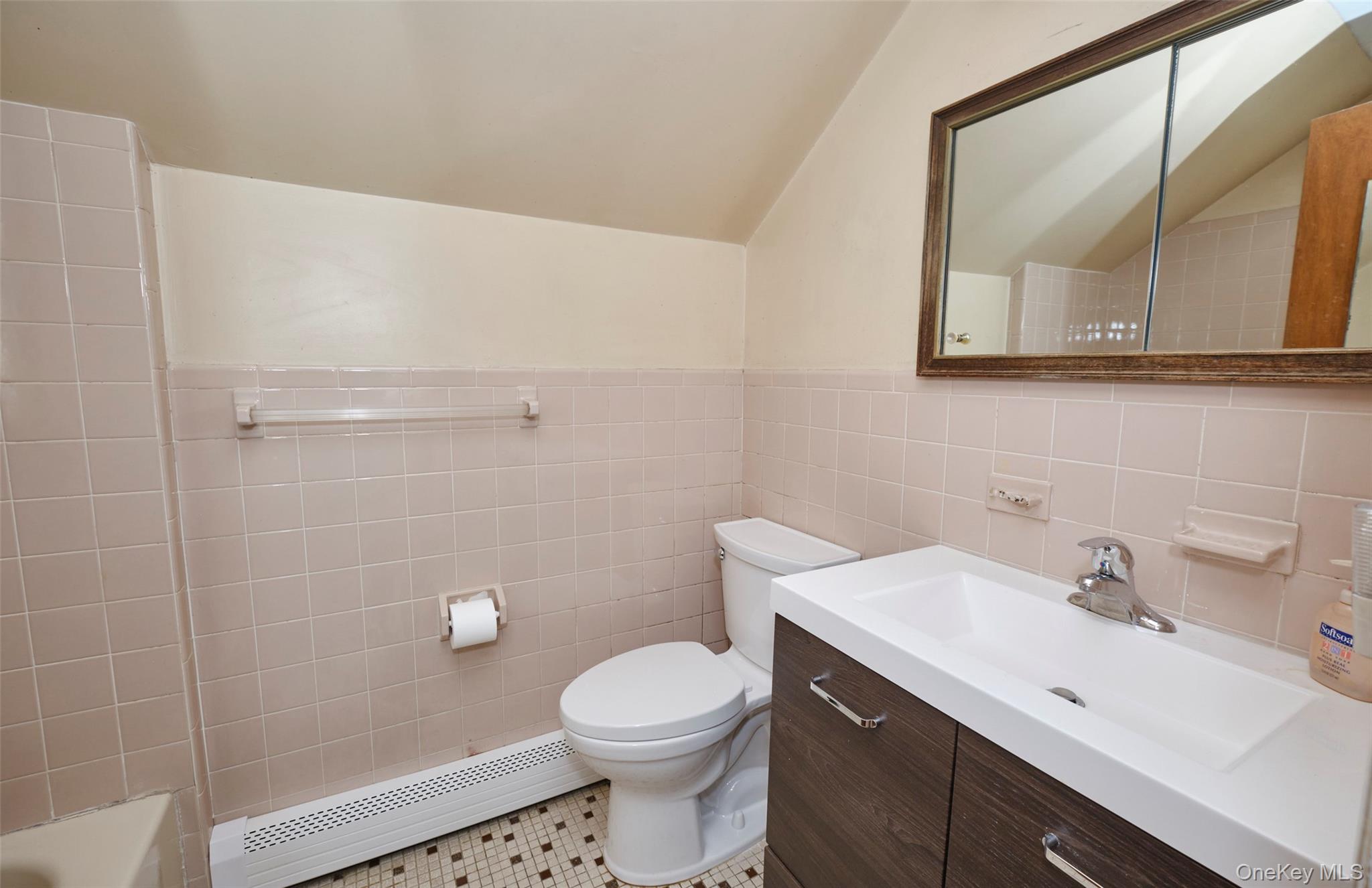 911 Covert Avenue, New Hyde Park, NY 11040