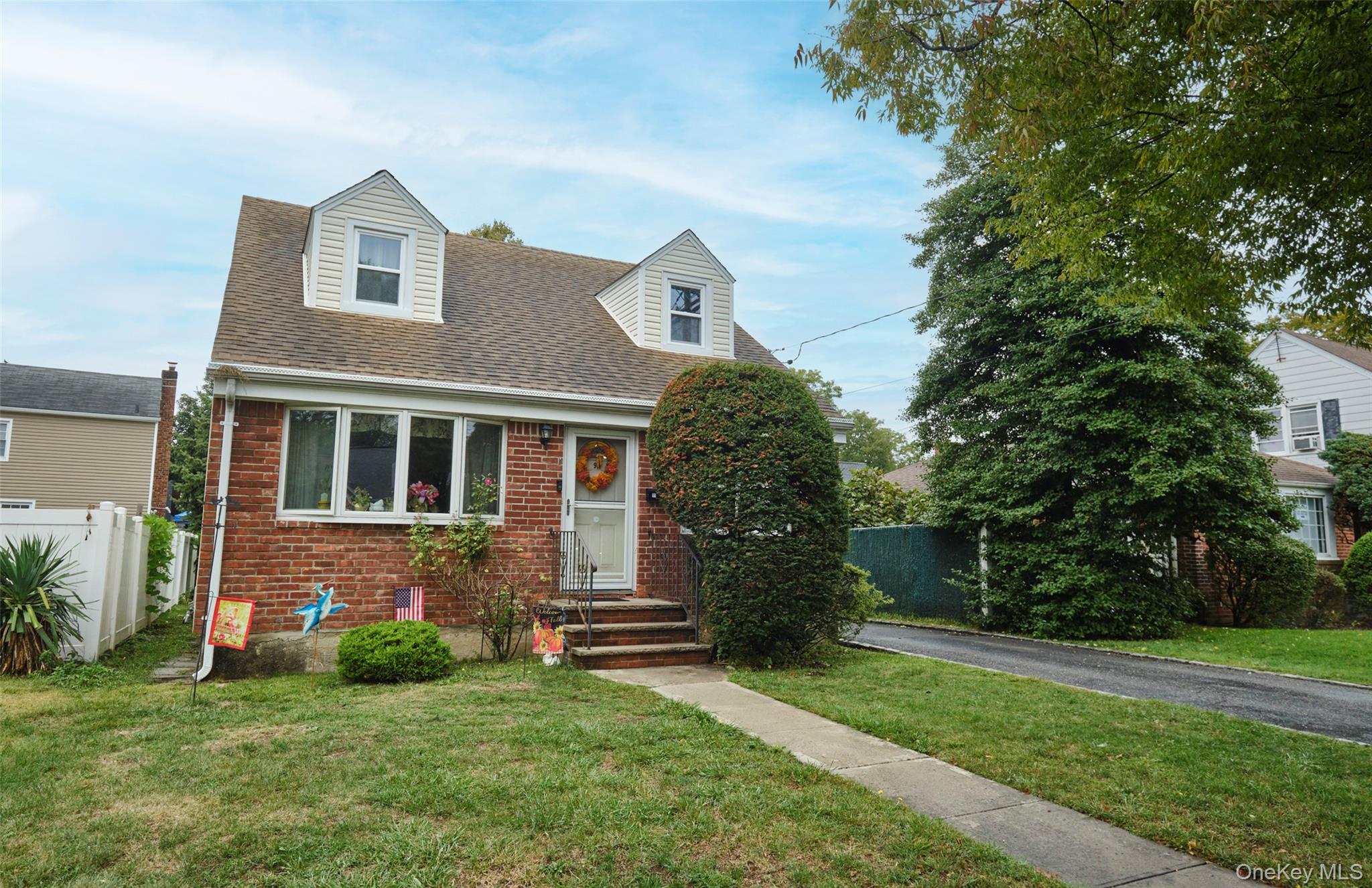 911 Covert Avenue, New Hyde Park, NY 11040