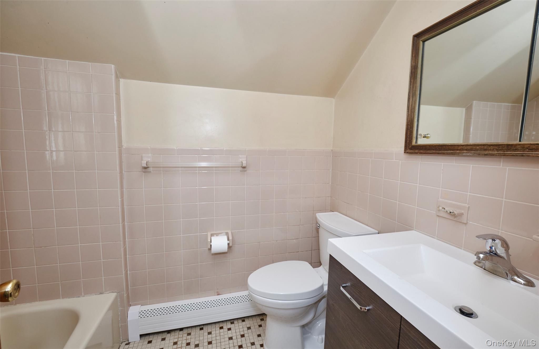 911 Covert Avenue, New Hyde Park, NY 11040