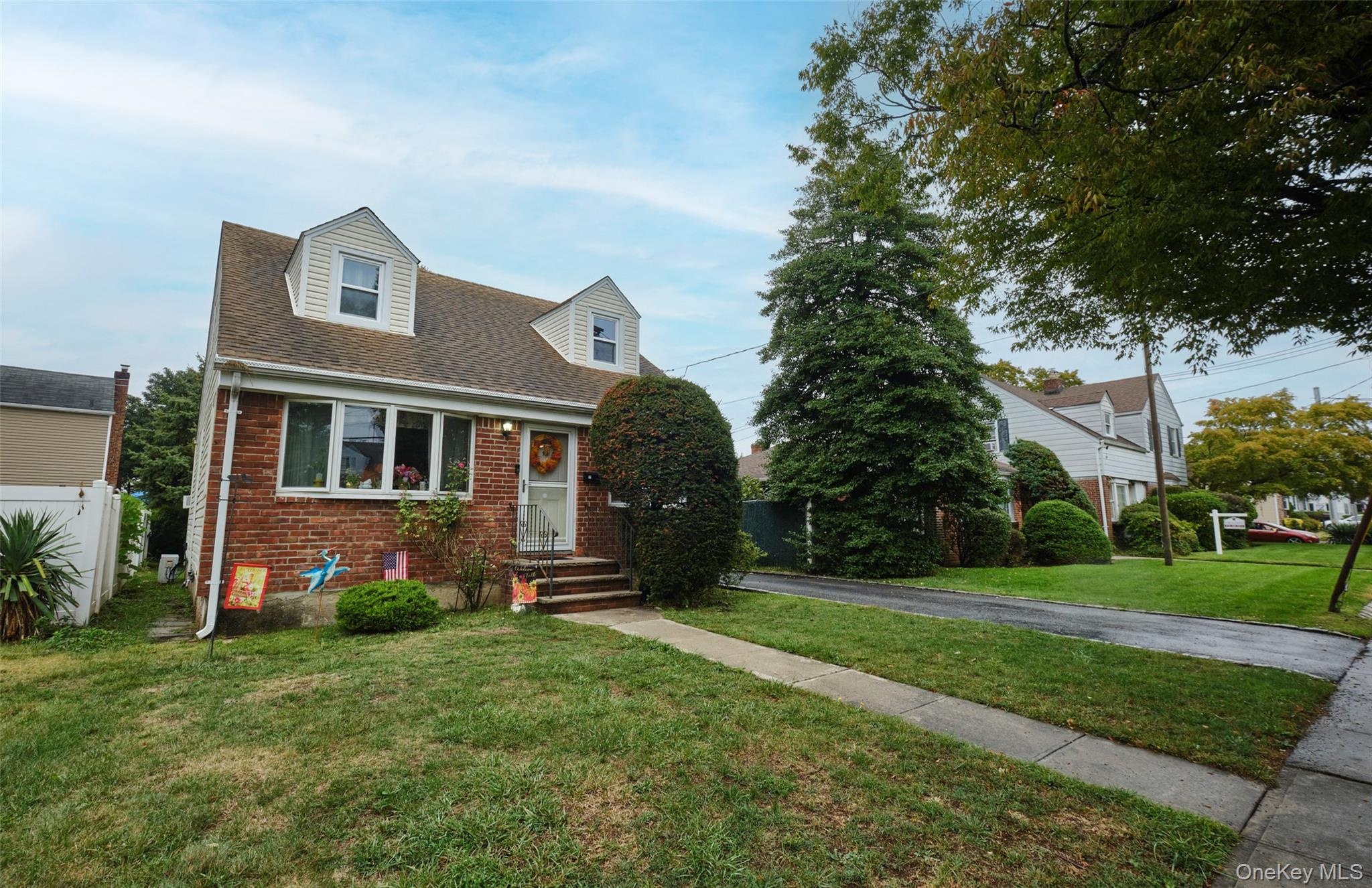 911 Covert Avenue, New Hyde Park, NY 11040