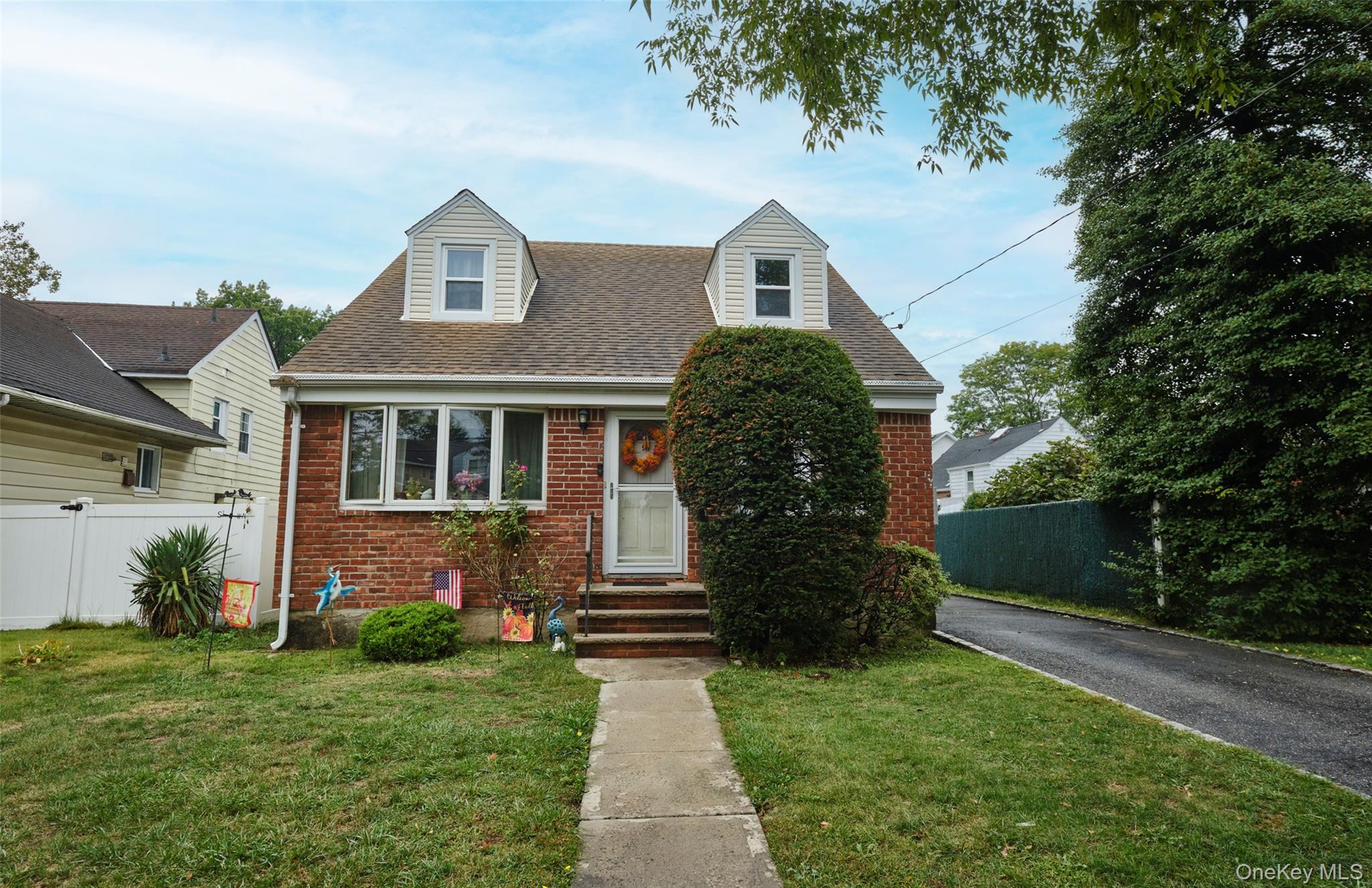 911 Covert Avenue, New Hyde Park, NY 11040