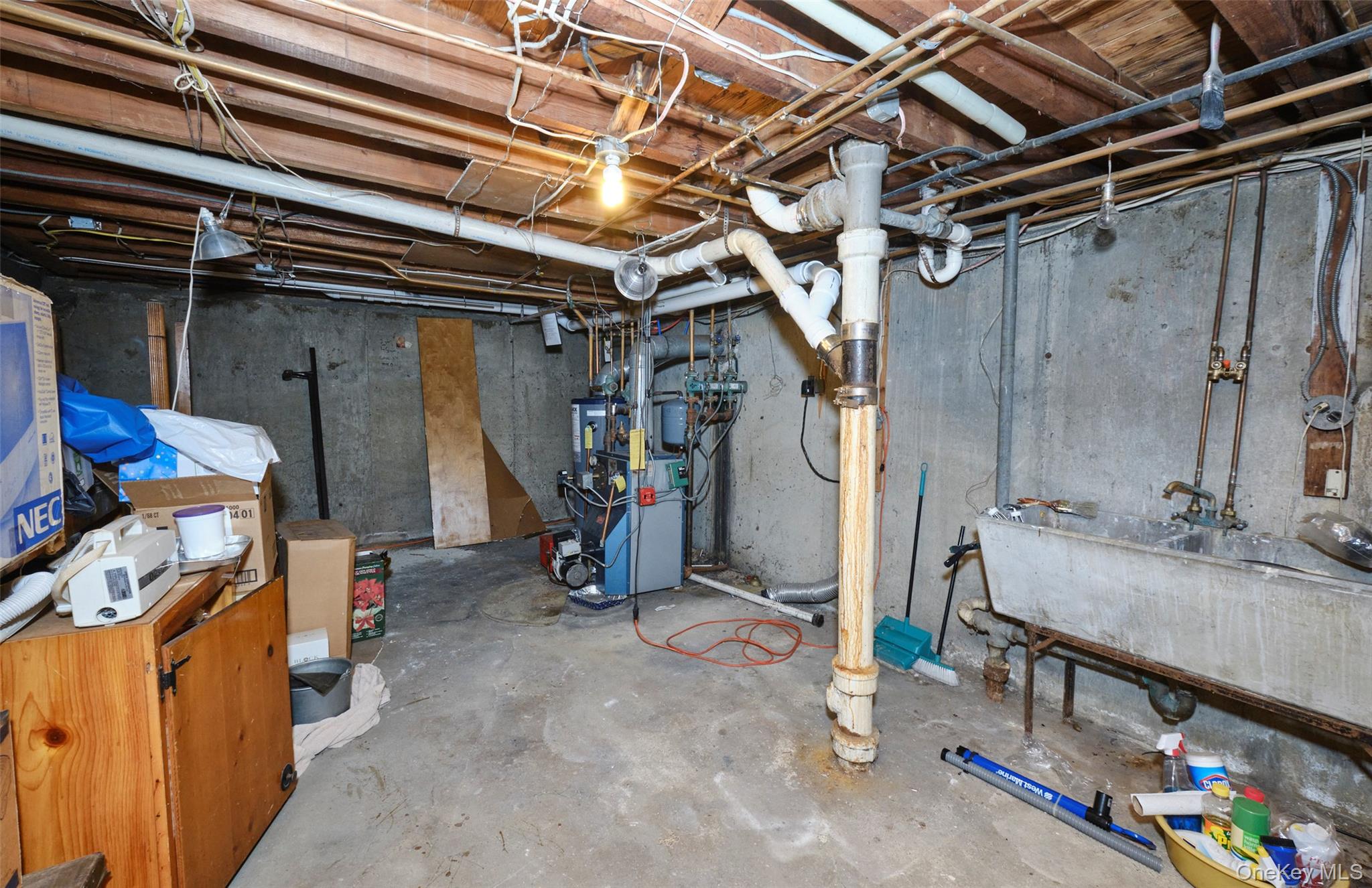 911 Covert Avenue, New Hyde Park, NY 11040