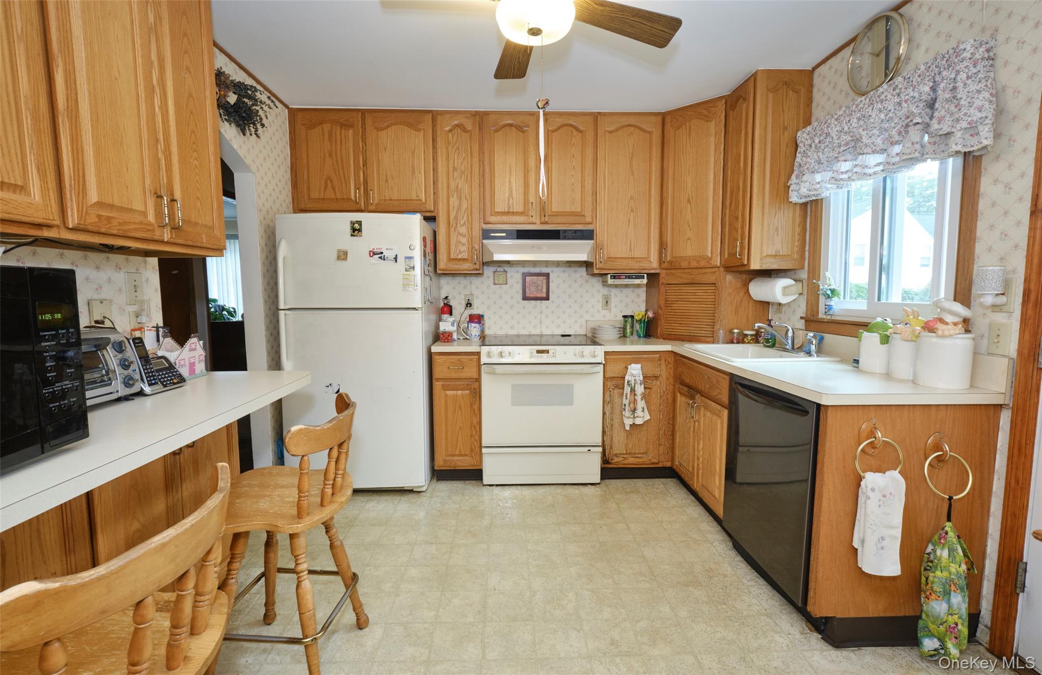 911 Covert Avenue, New Hyde Park, NY 11040