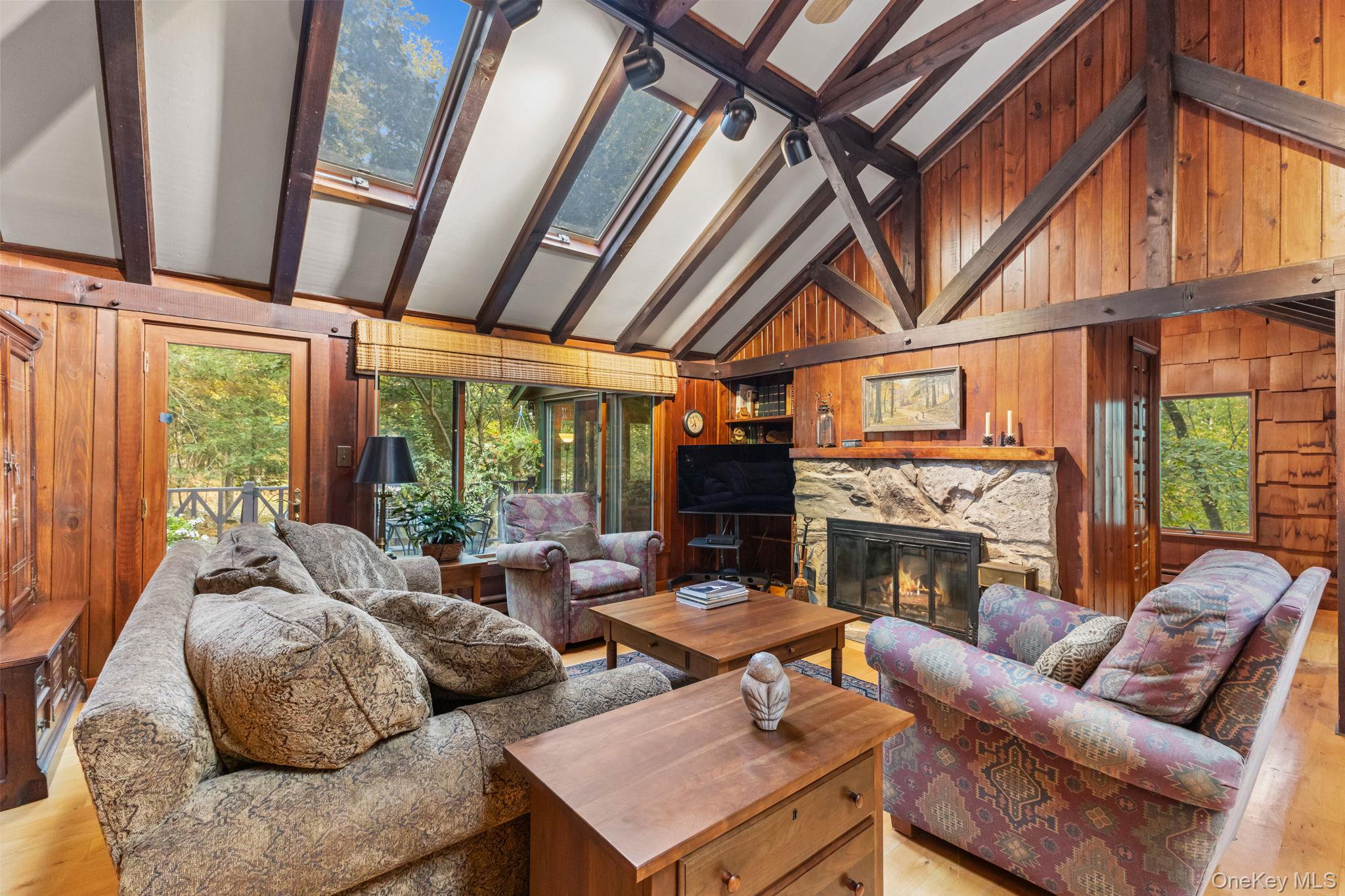 31 Barrett Circle Court, Carmel, NY 10512