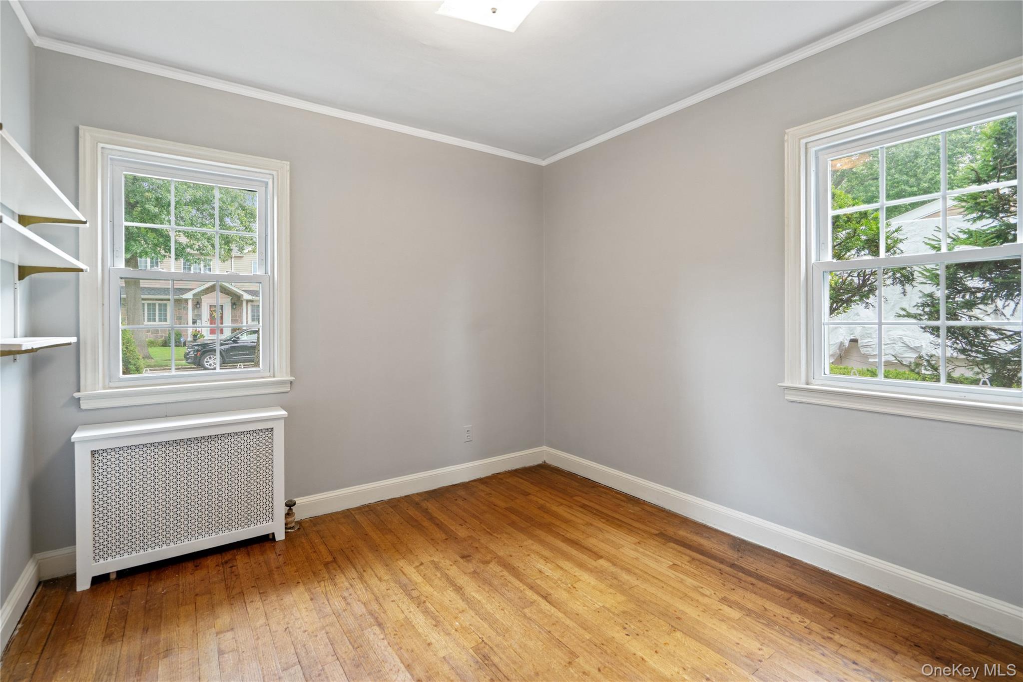 28 Redwood Road, New Hyde Park, NY 11040