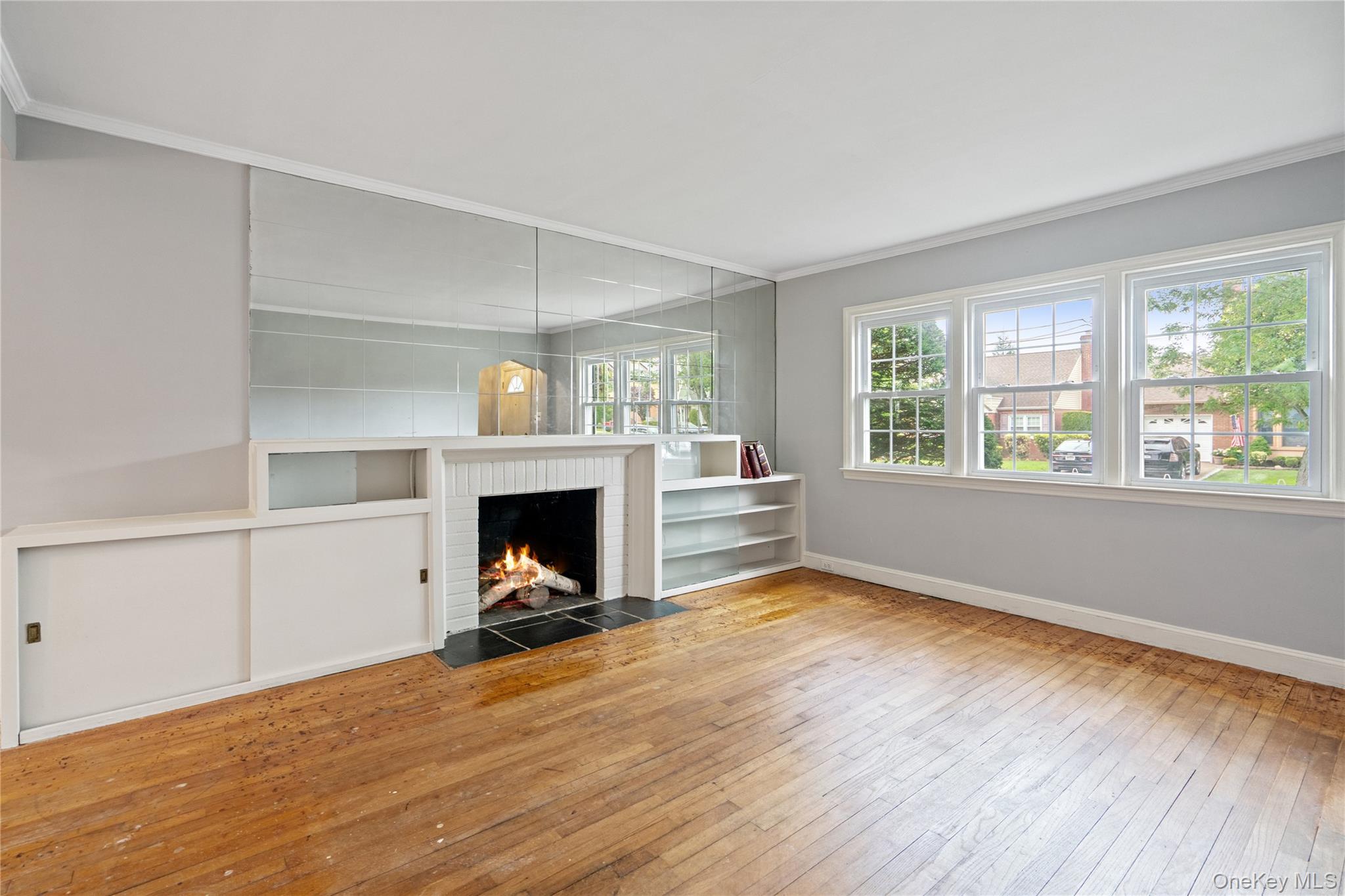 28 Redwood Road, New Hyde Park, NY 11040