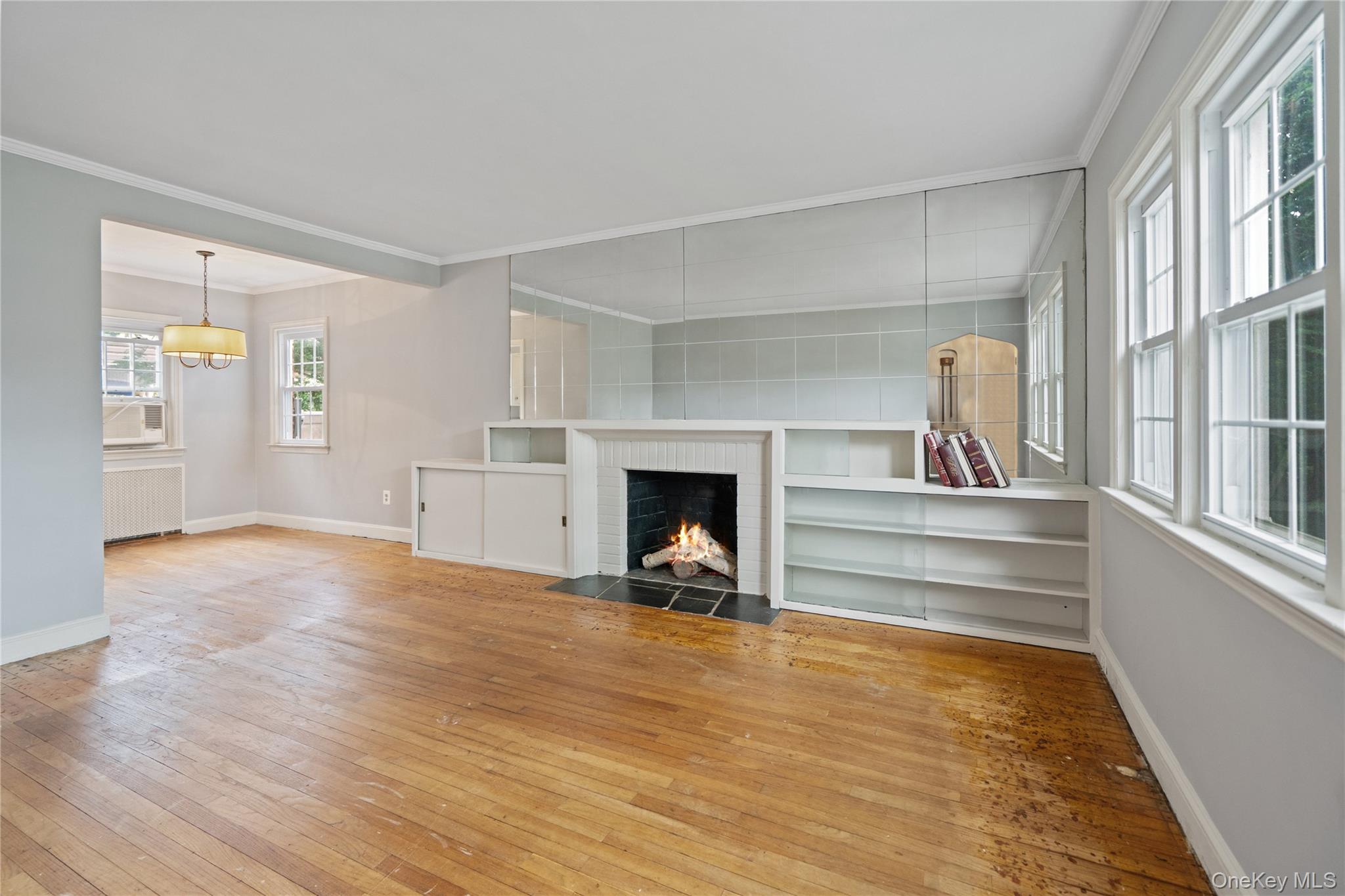 28 Redwood Road, New Hyde Park, NY 11040