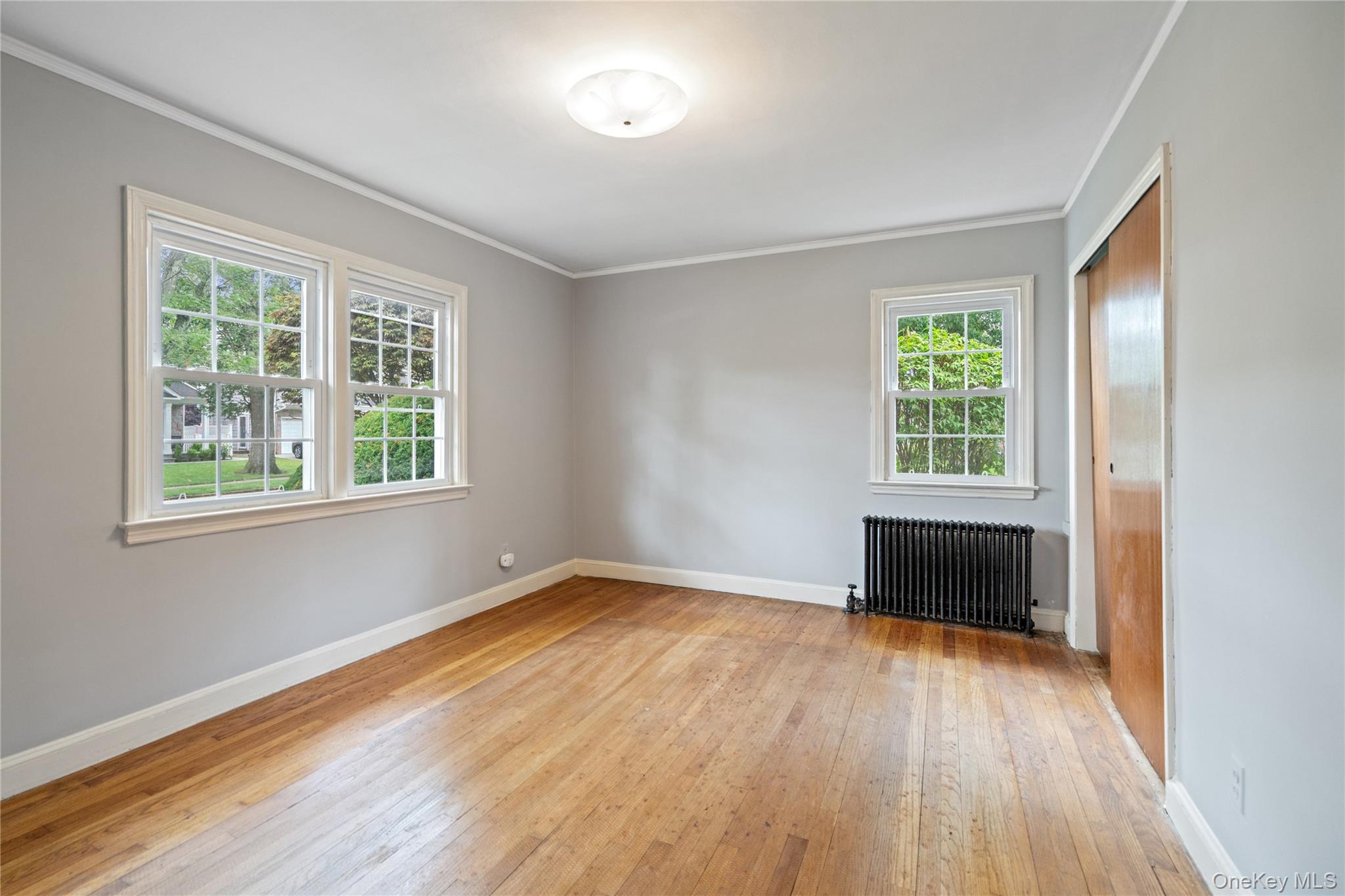 28 Redwood Road, New Hyde Park, NY 11040