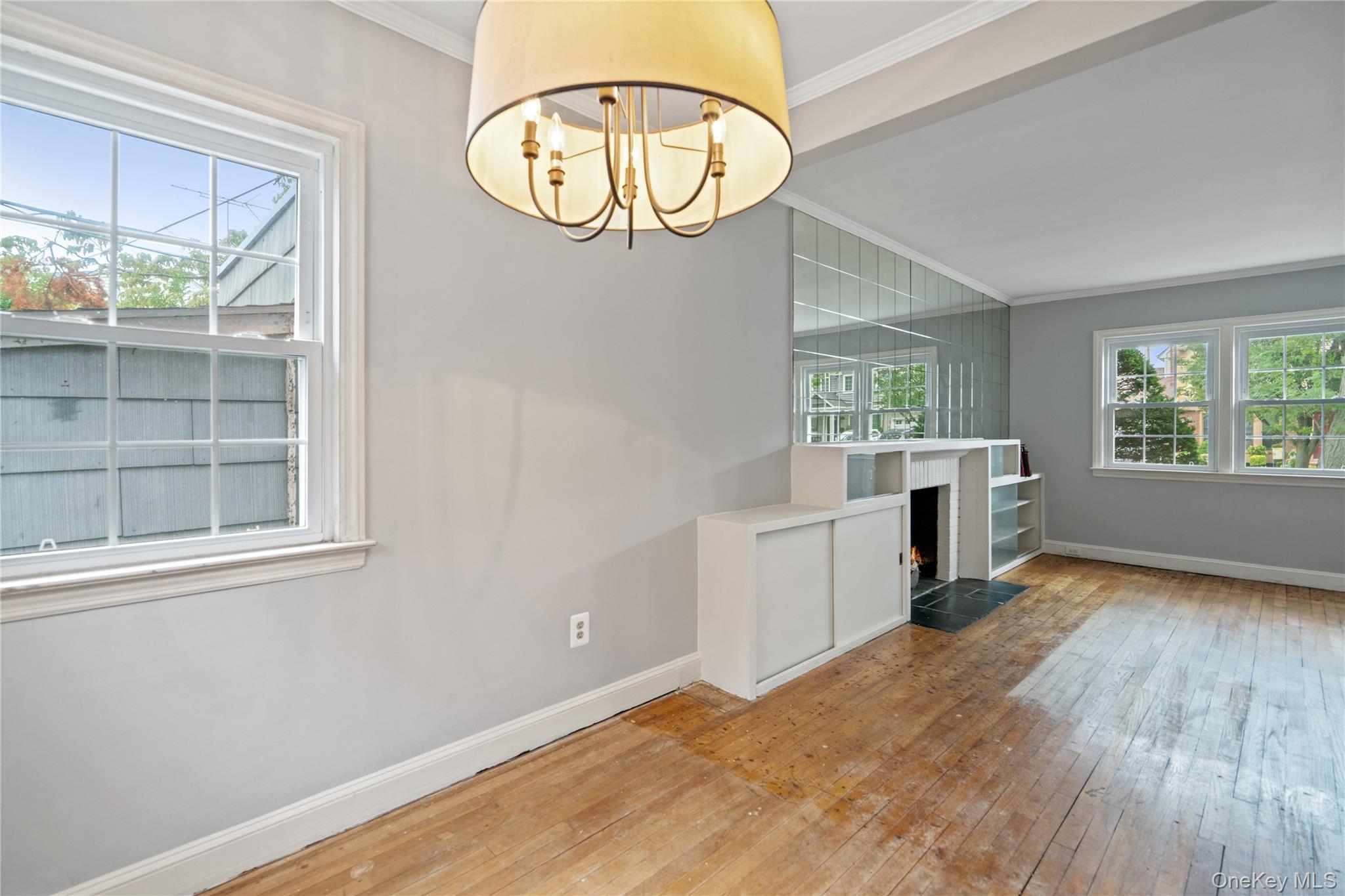 28 Redwood Road, New Hyde Park, NY 11040