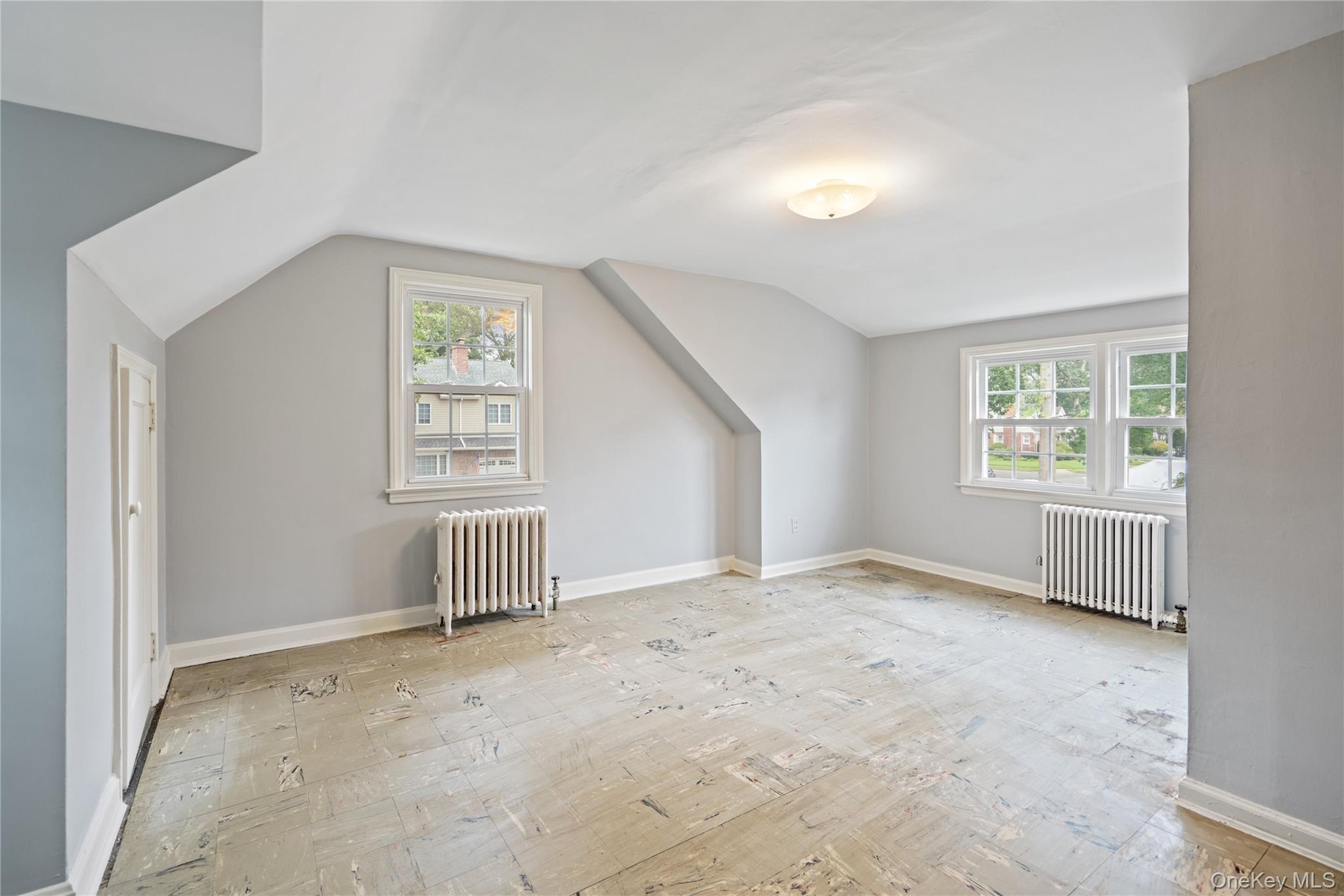 28 Redwood Road, New Hyde Park, NY 11040