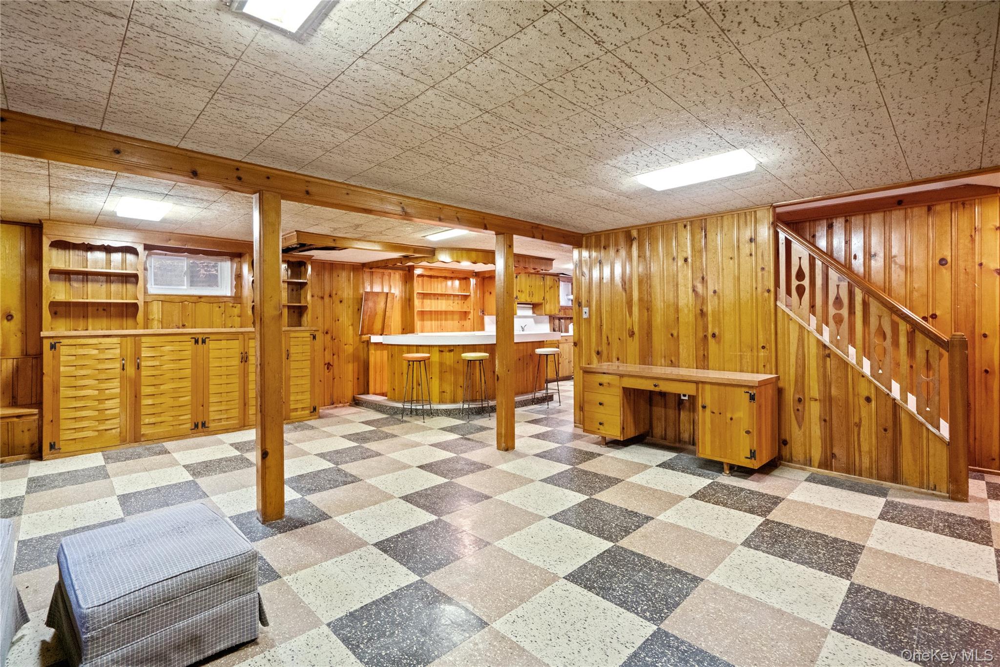 28 Redwood Road, New Hyde Park, NY 11040