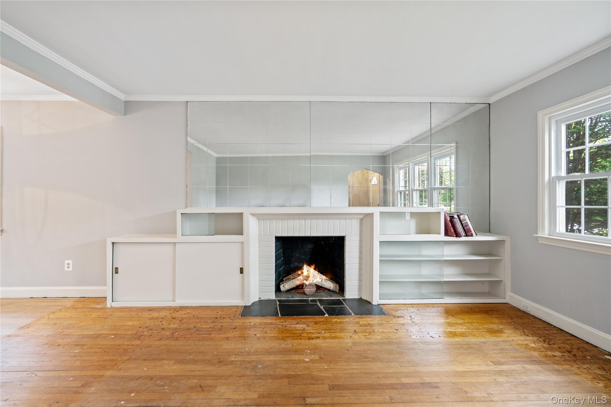 28 Redwood Road, New Hyde Park, NY 11040