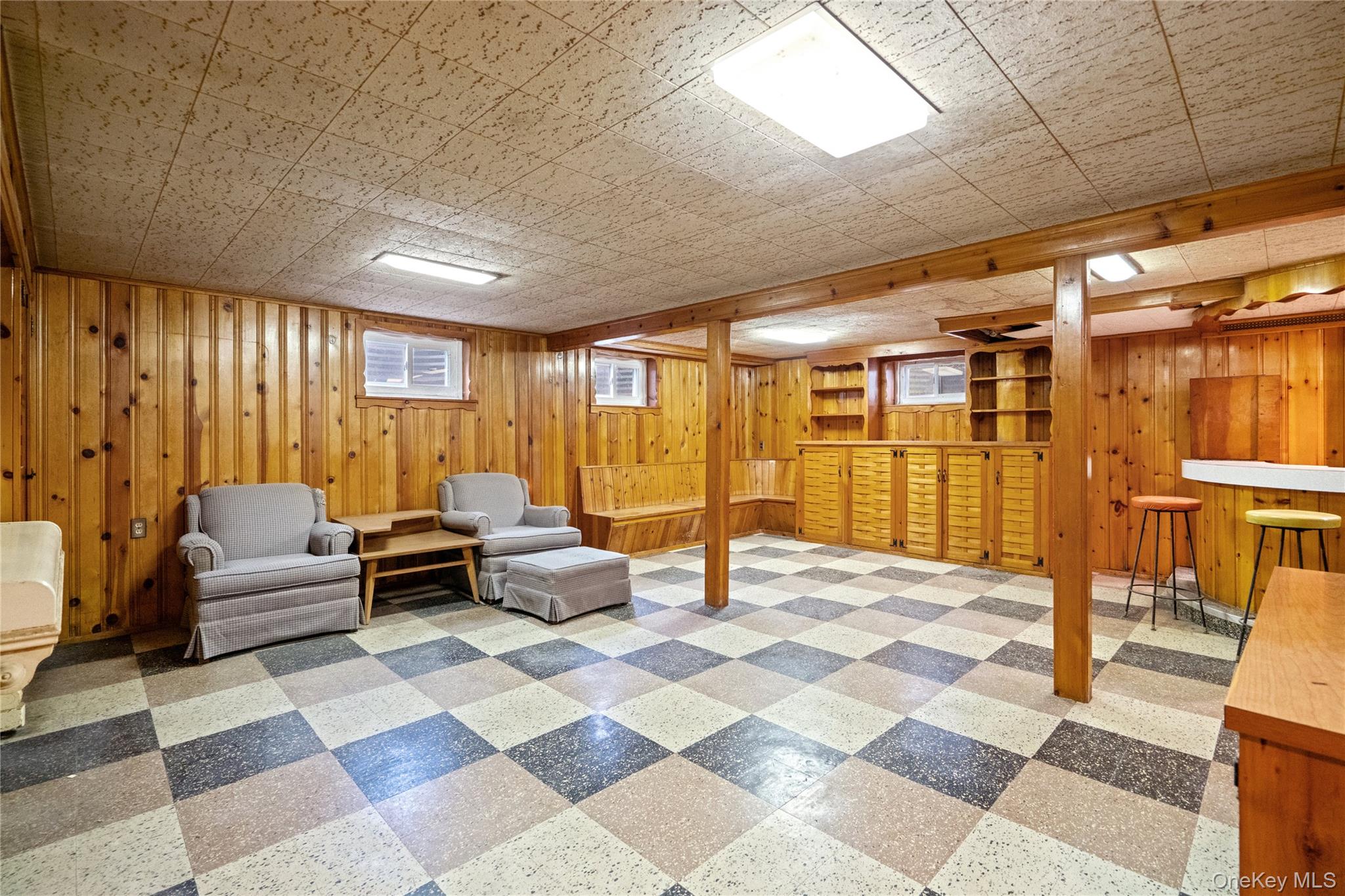 28 Redwood Road, New Hyde Park, NY 11040