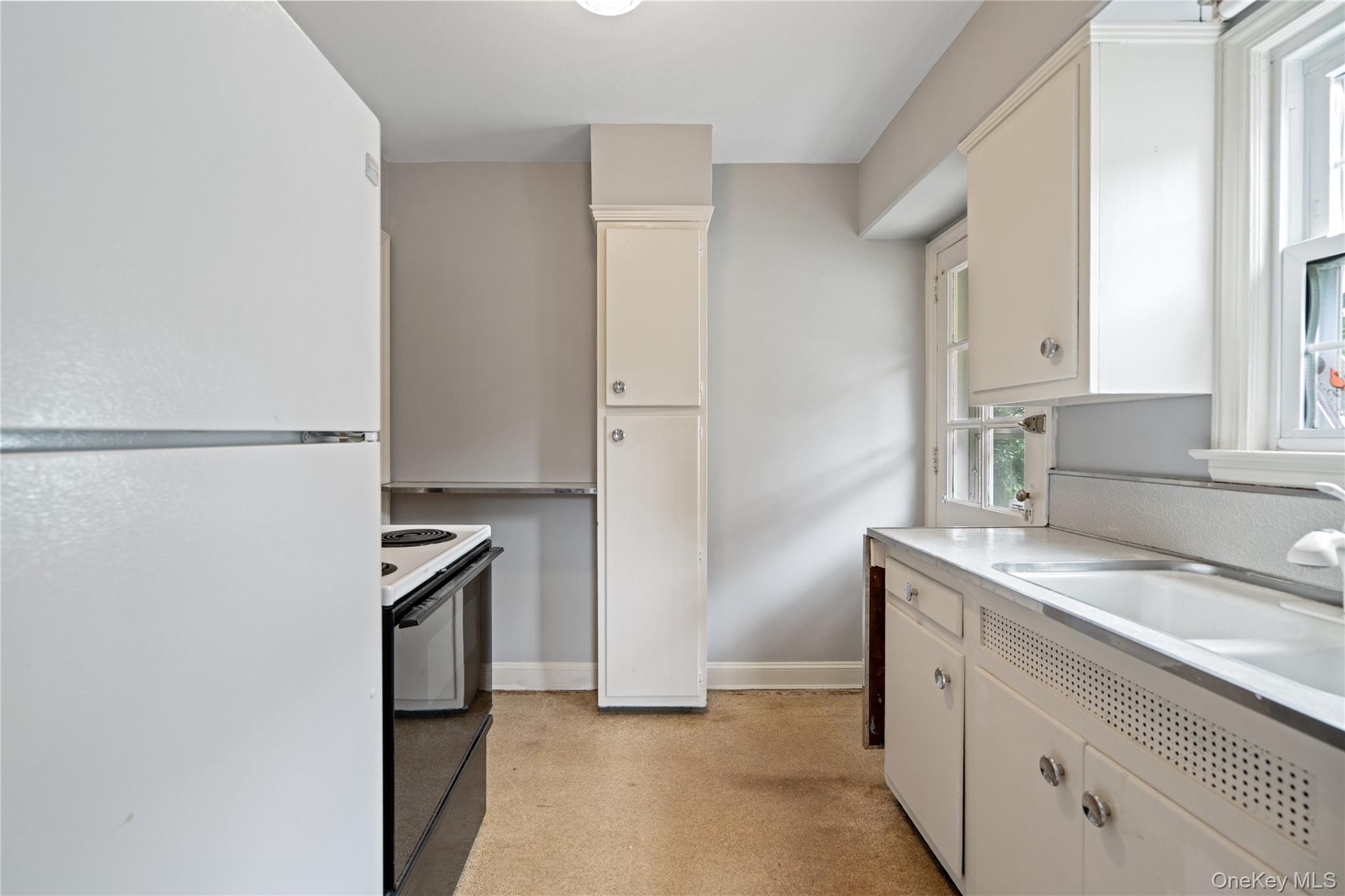 28 Redwood Road, New Hyde Park, NY 11040