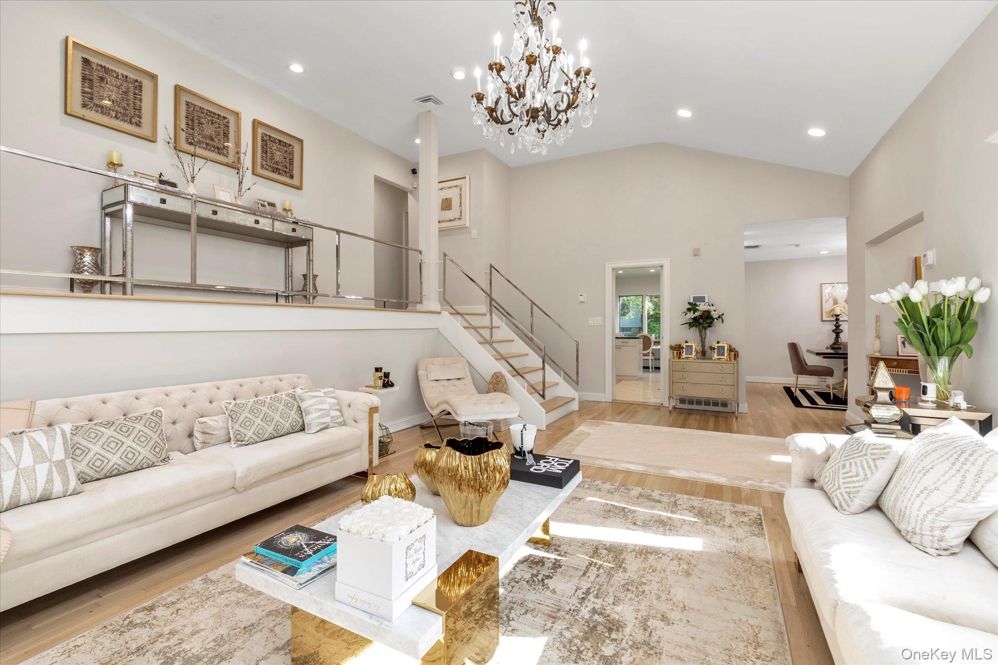 47 Pinewood Road, Roslyn, NY 11576