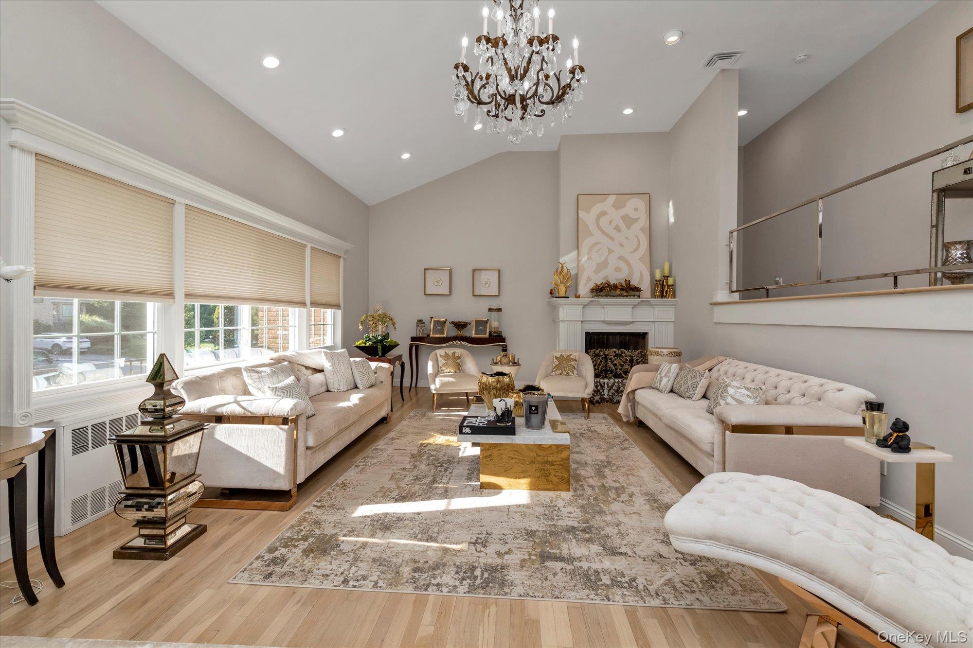 47 Pinewood Road, Roslyn, NY 11576