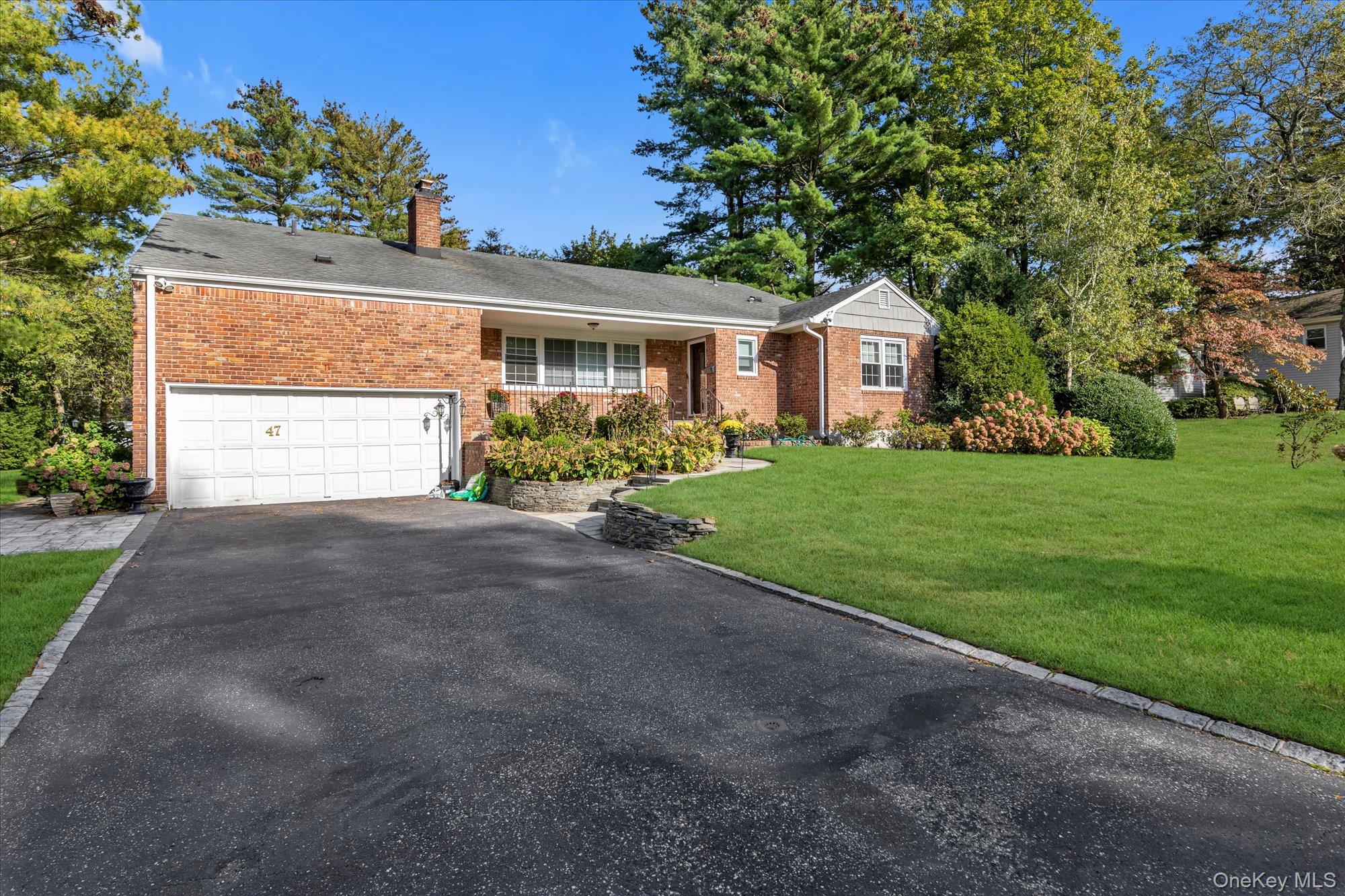 47 Pinewood Road, Roslyn, NY 11576