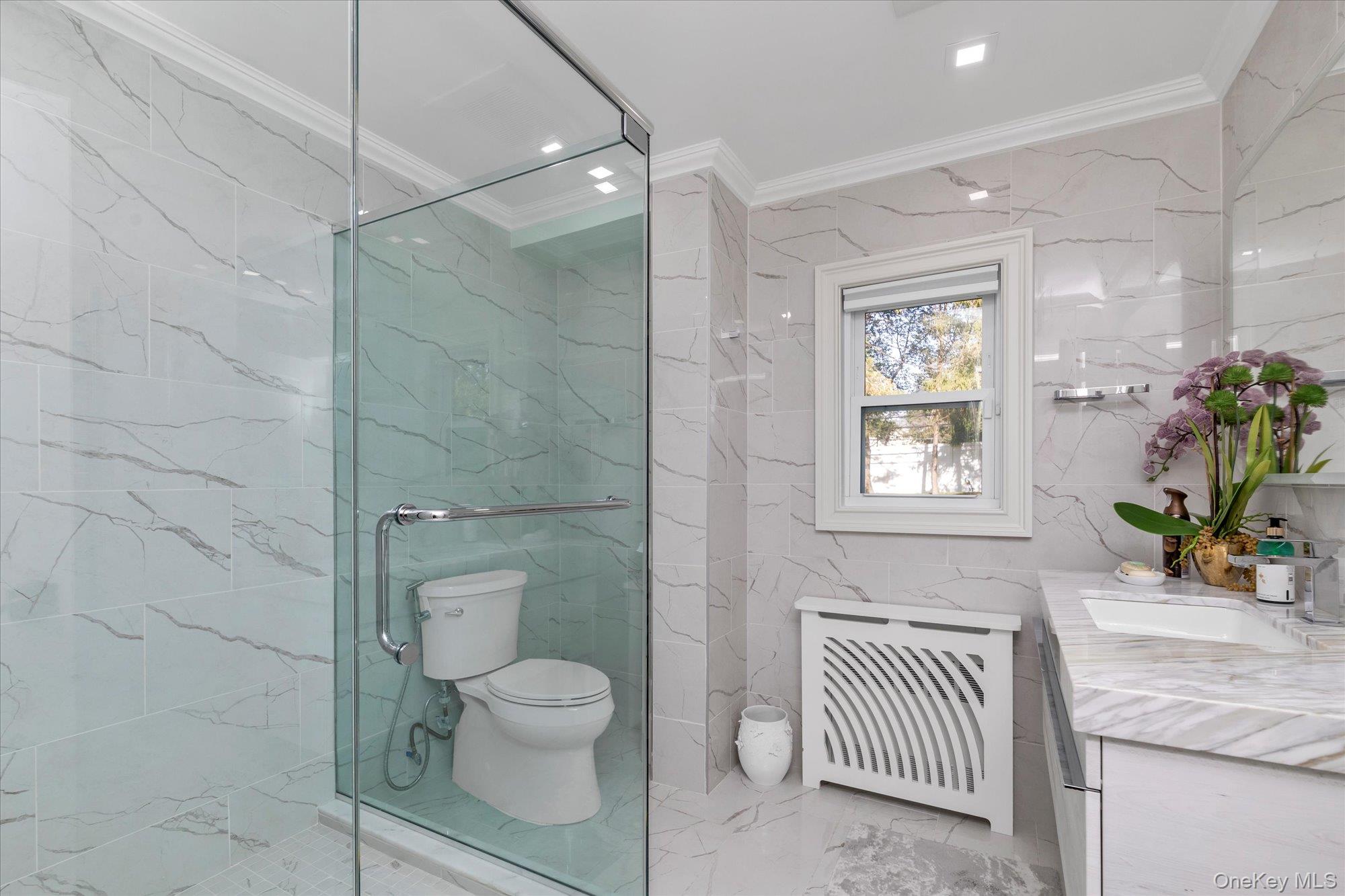 47 Pinewood Road, Roslyn, NY 11576