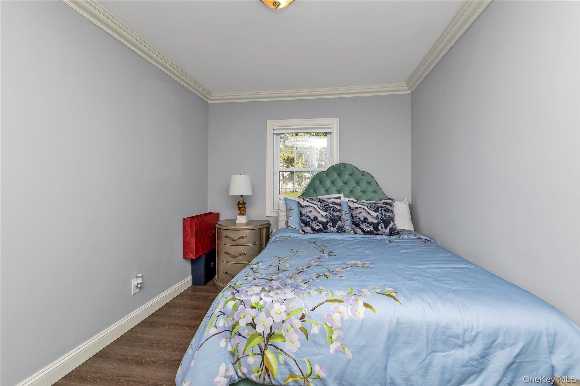 47 Pinewood Road, Roslyn, NY 11576