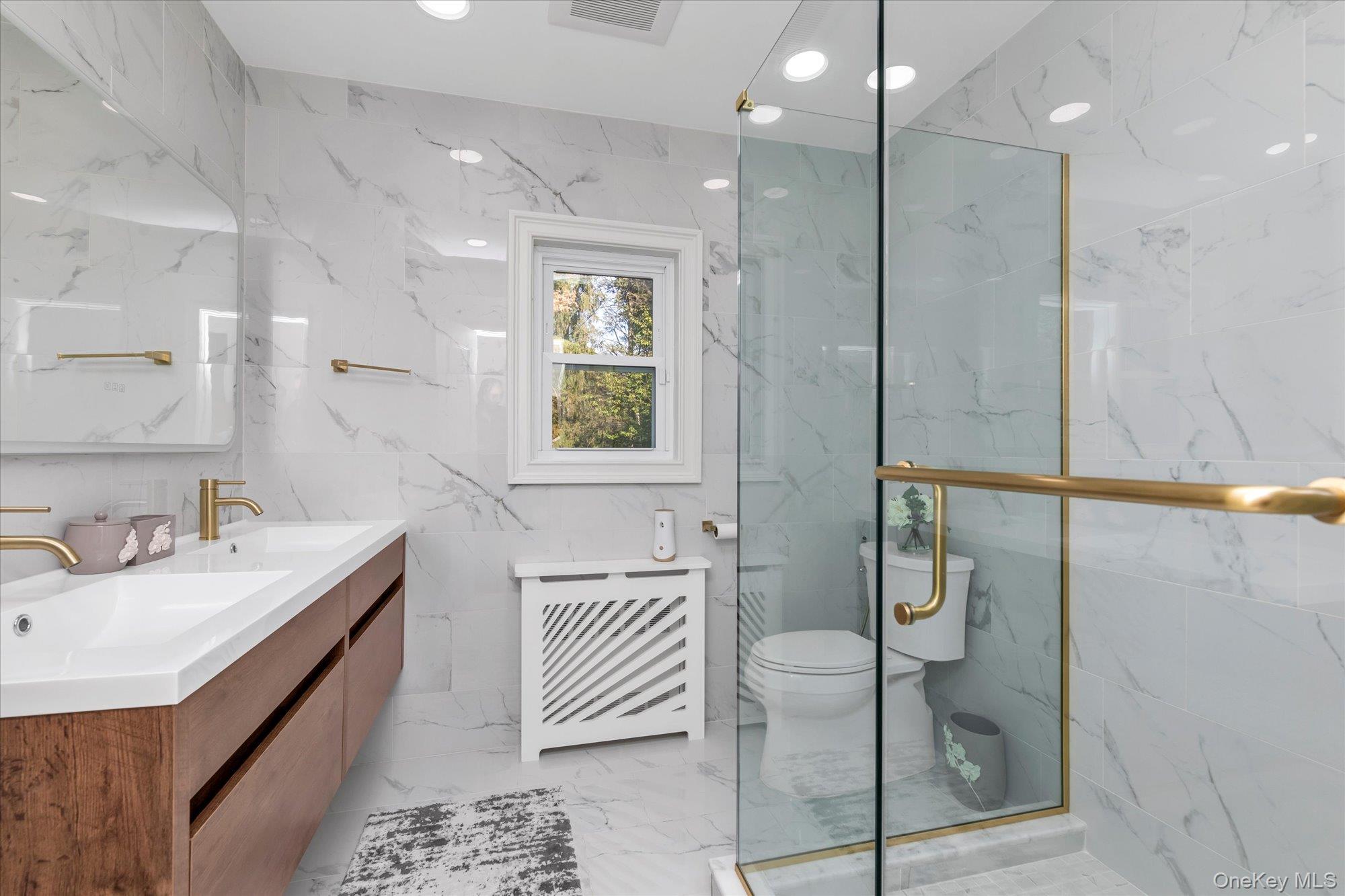 47 Pinewood Road, Roslyn, NY 11576