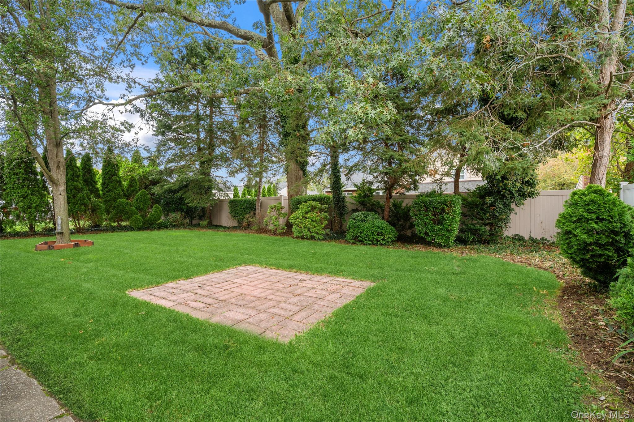 18 Kirkwood Drive, Glen Cove, NY 11542