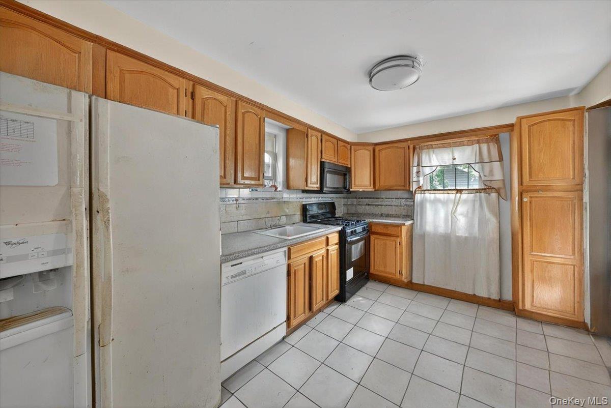 11221 212th Street, Queens Village, NY 11429