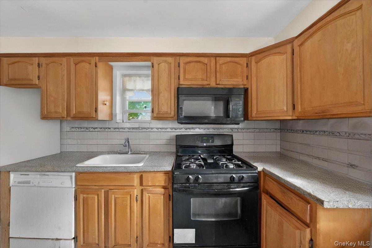 11221 212th Street, Queens Village, NY 11429