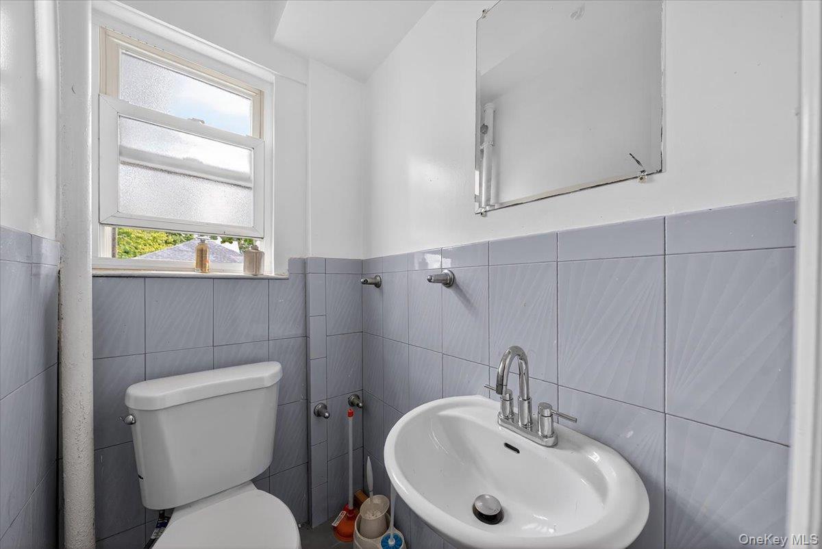 11221 212th Street, Queens Village, NY 11429